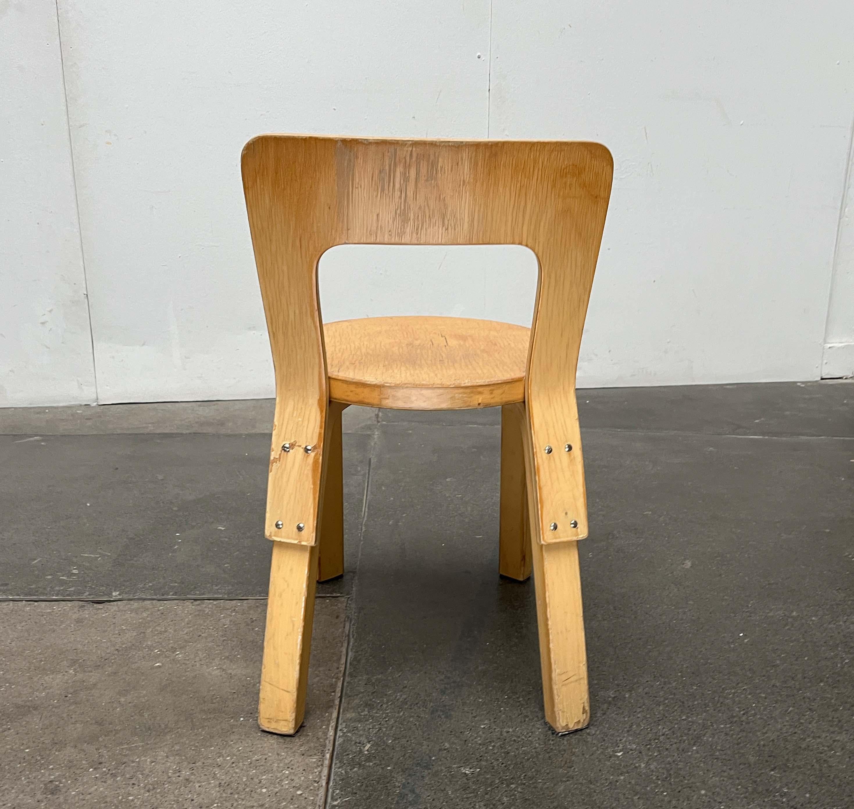 Sedia per bambini N65 di metà secolo Alvar Aalto+Aalto Finlandia 1960s in vendita 8