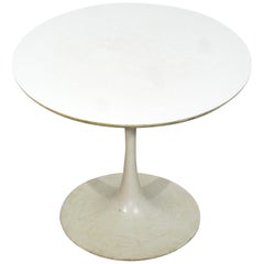 Mid-Century Modern Early Saarinen Knoll Round White Tulip Side End Table, 1960s