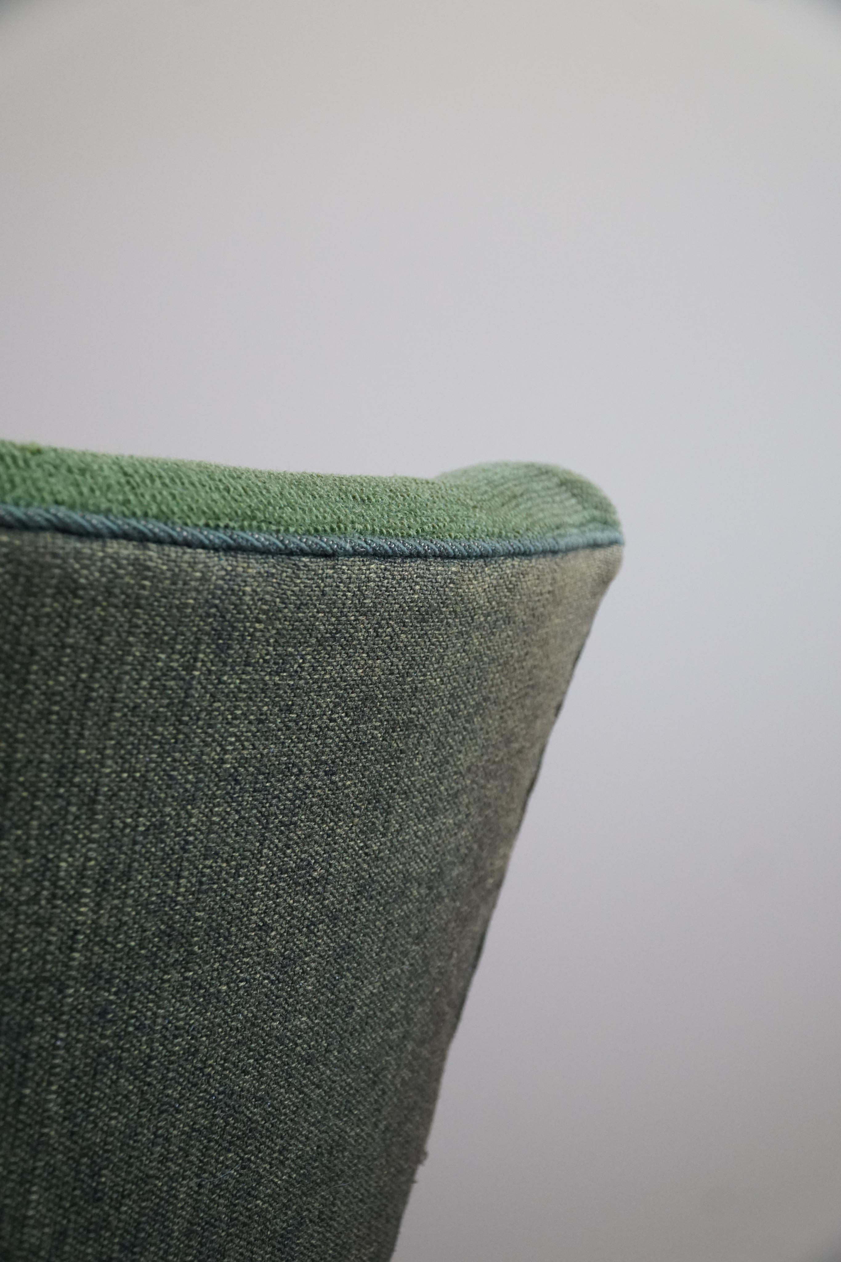 Mid Century Modern Easy Chair in Beech & Green Fabric, Danish Cabinetmaker, 1940 For Sale 10