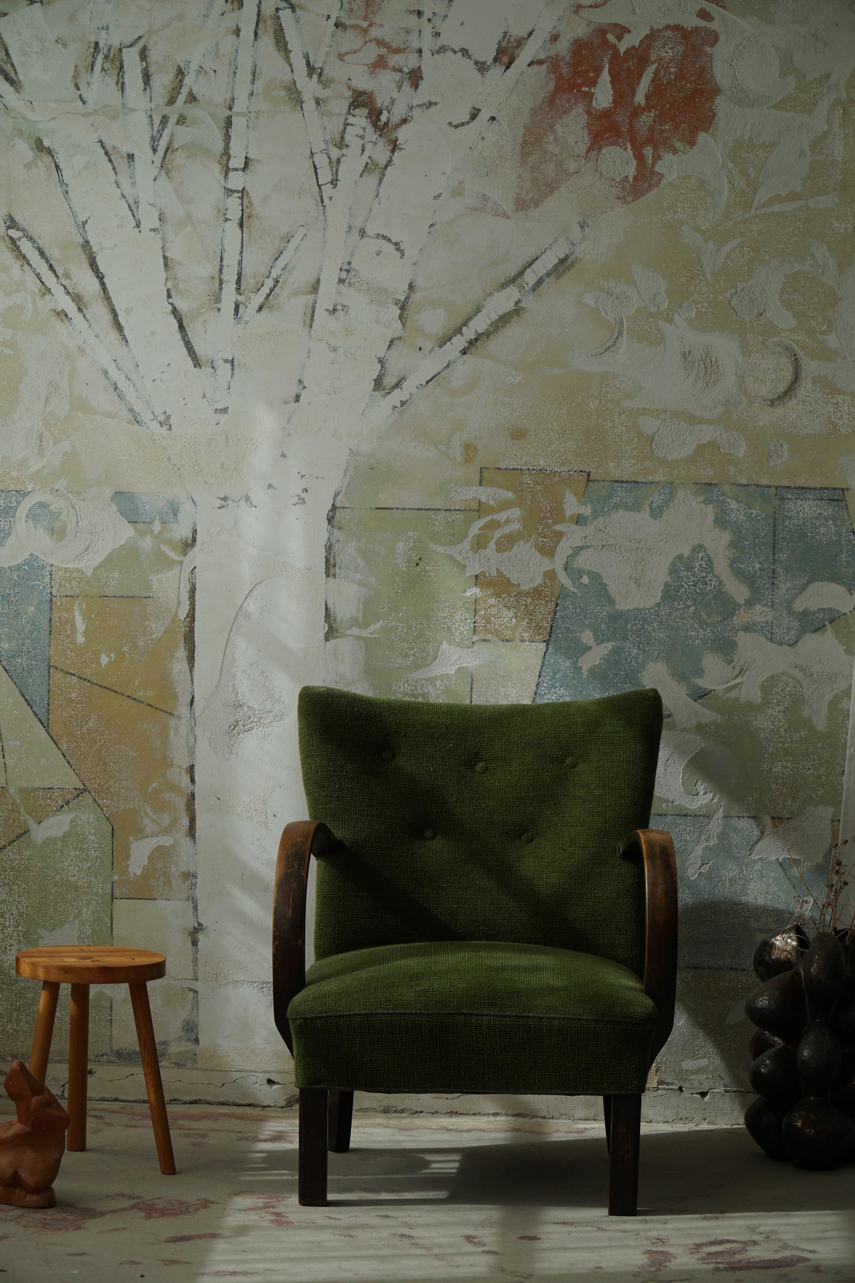 Mid Century Modern Easy Chair in Beech & Green Fabric, Danish Cabinetmaker, 1940 In Fair Condition For Sale In Odense, DK