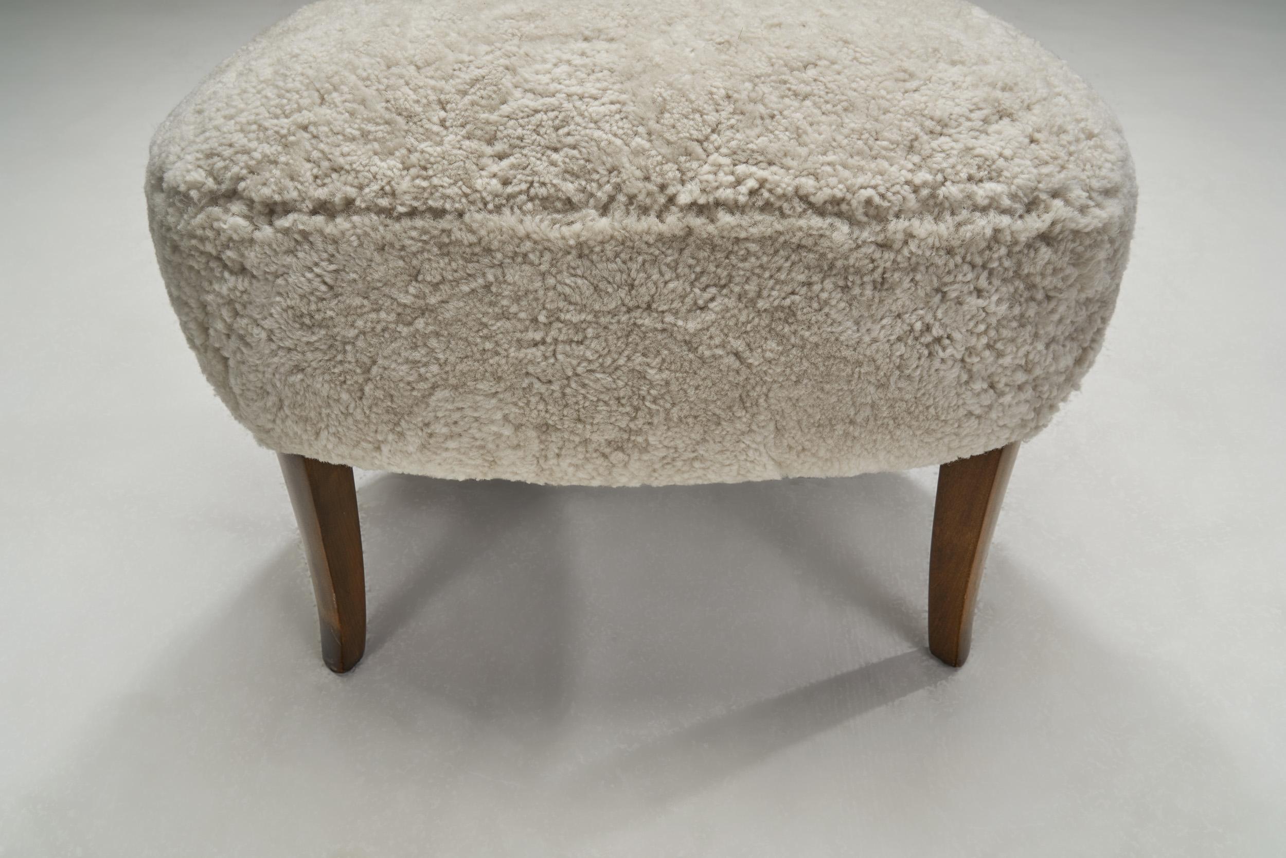 Sheepskin Mid-Century “Gamla Berlin” Easy Chair by Carl Malmsten, Sweden 1940s For Sale