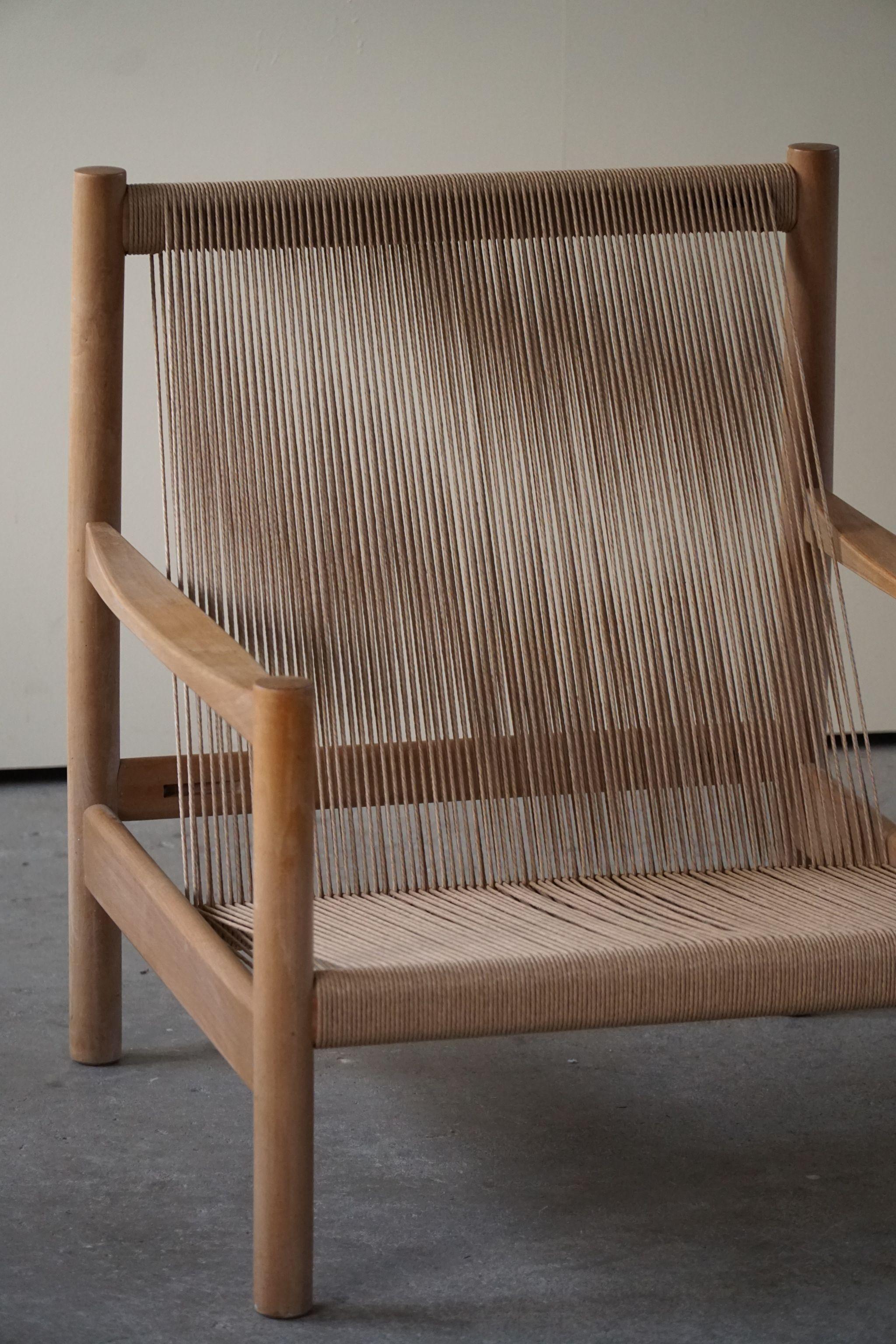 Mid-Century Modern Easy Chair with Flagline Seat & Back, Danish Cabinetmaker In Good Condition For Sale In Odense, DK