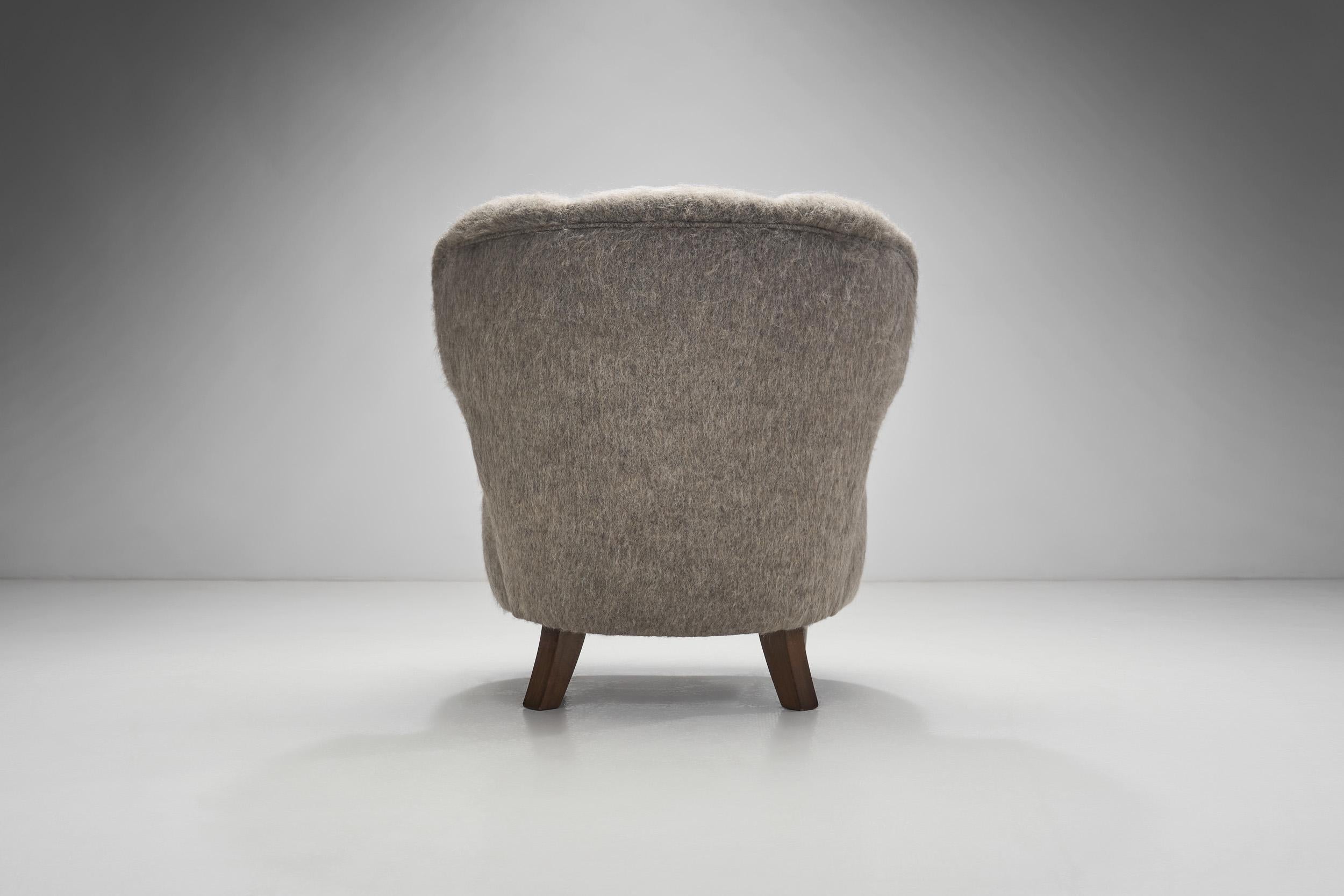 Tessuto Sedie moderne di metà secolo con gambe in Wood laccato, Scandinavia, anni '50 in vendita