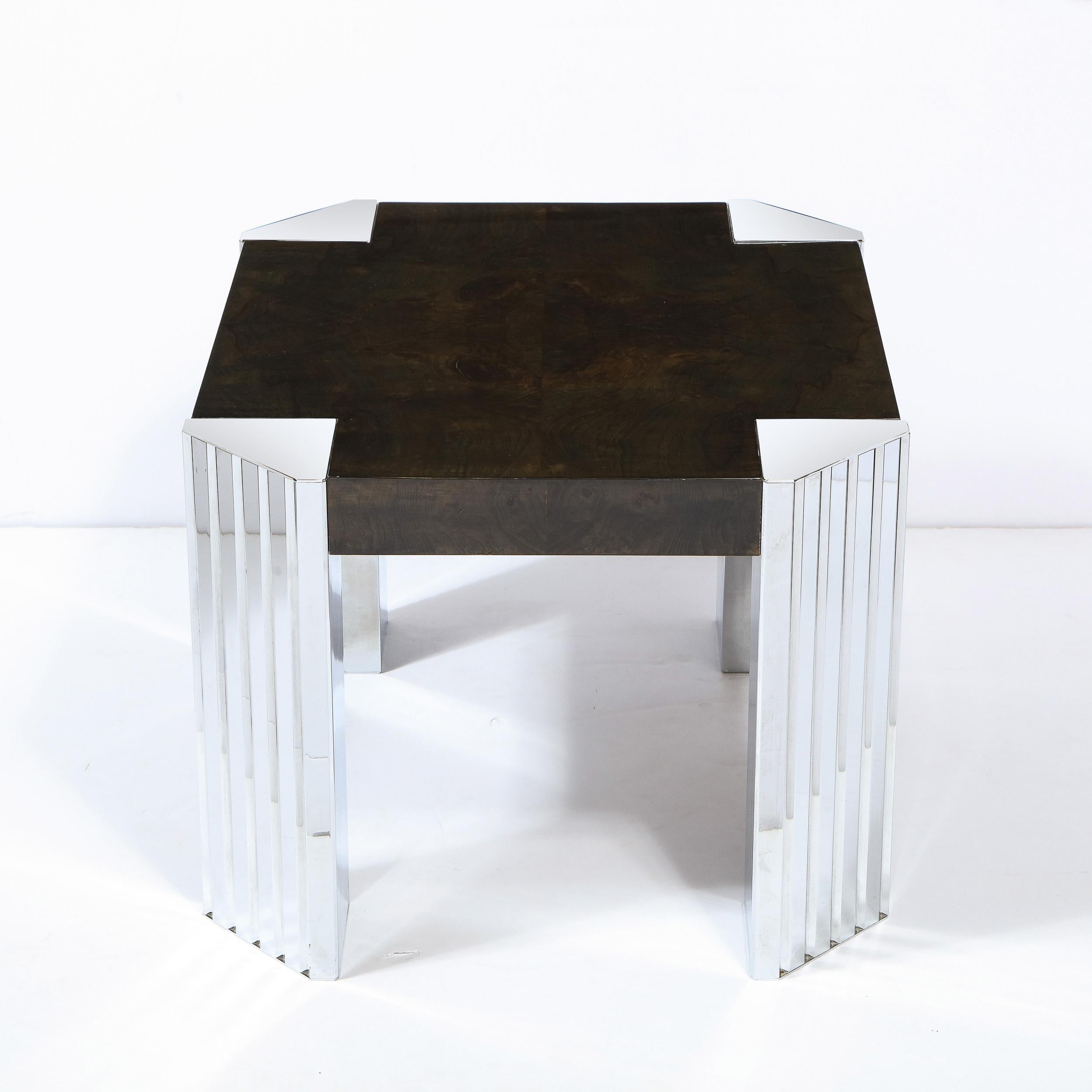 Américain Table d'appoint moderne du milieu du siècle dernier en ronce de noyer ébénisée et chrome cannelé en vente