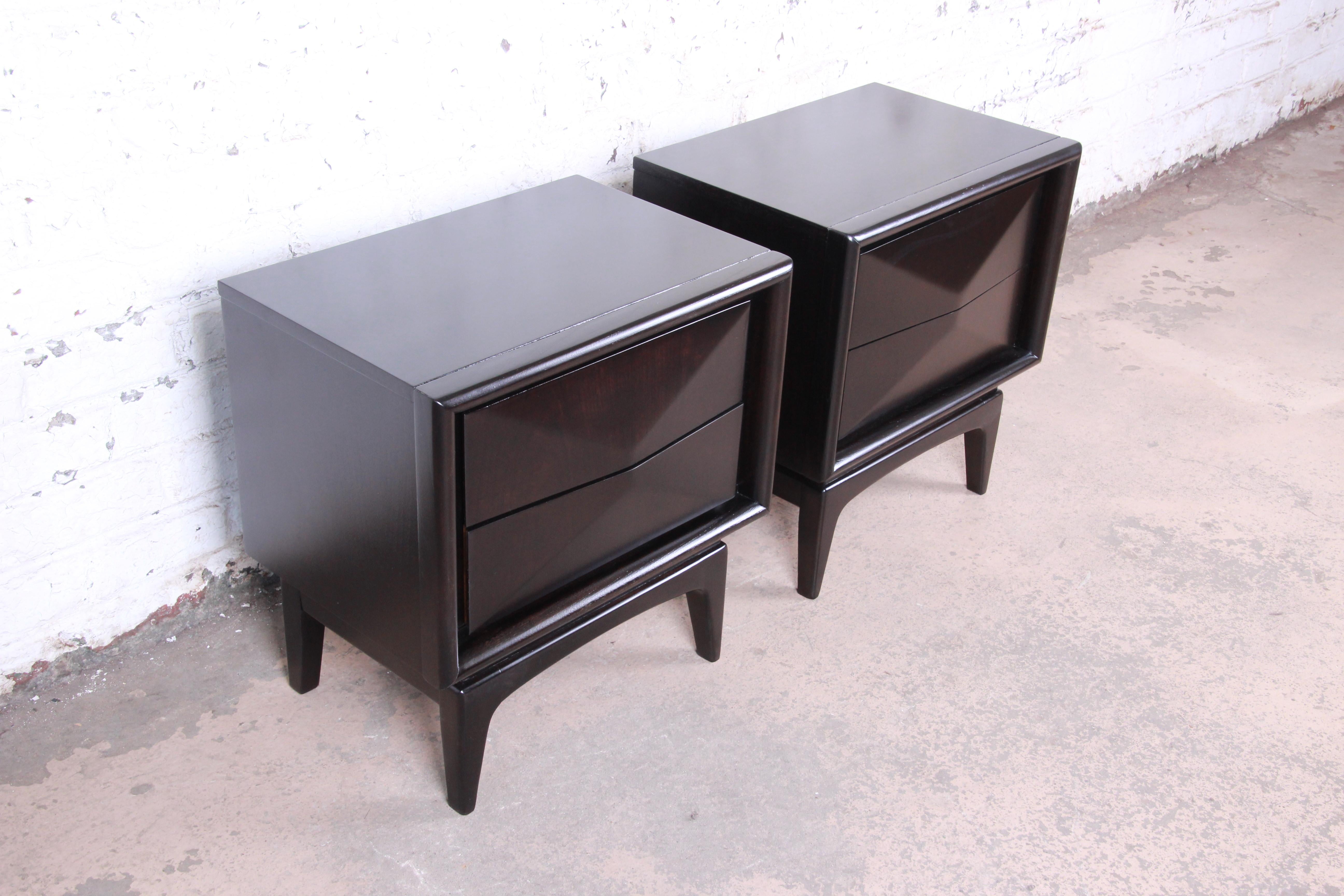 Mid-Century Modern Ebonized Diamond Front Nightstands by United, Refinished In Good Condition In South Bend, IN
