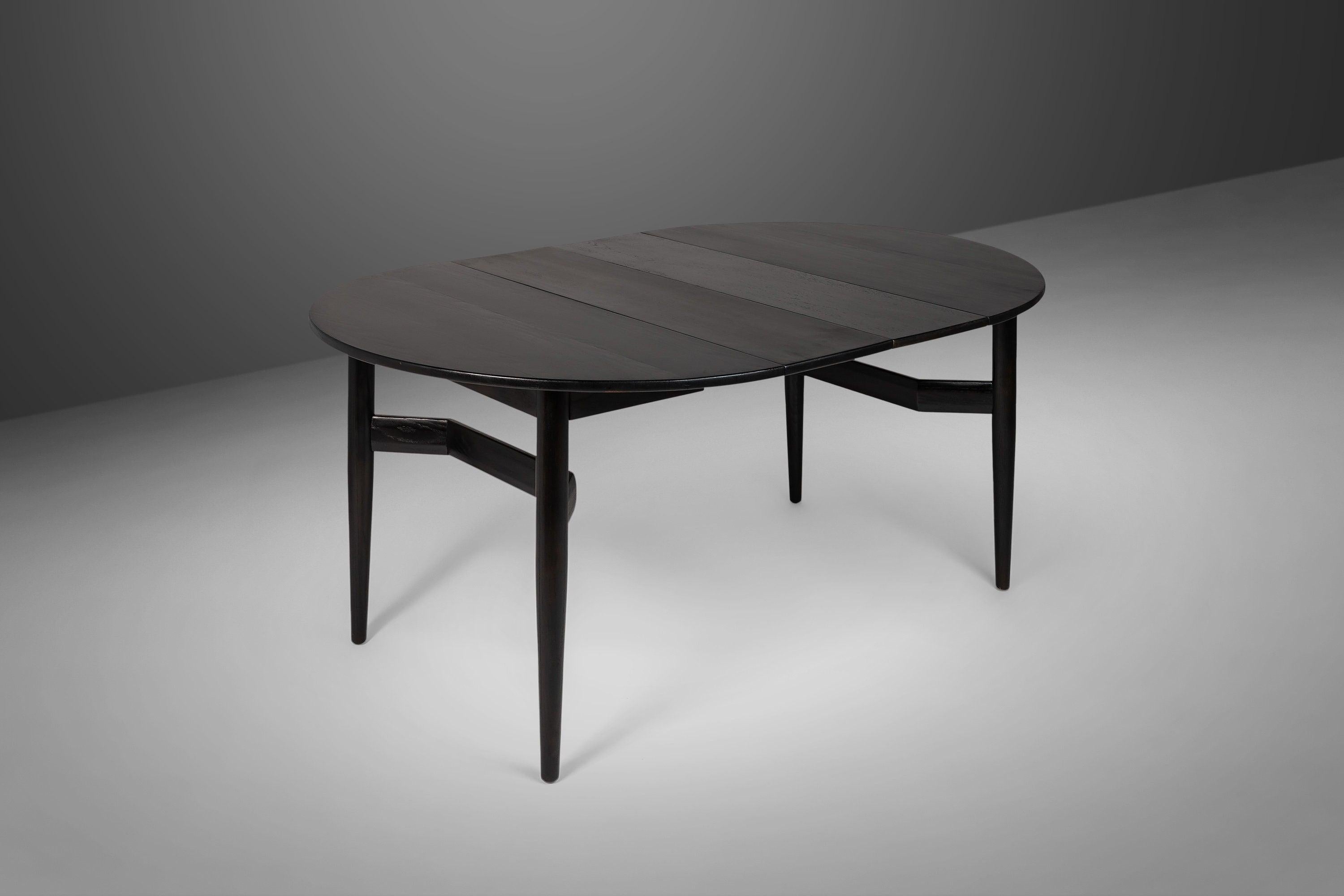 Mid-Century Ebonized Extension Dining Table w/ Architectural Leg Base, c. 1960's In Excellent Condition For Sale In Deland, FL