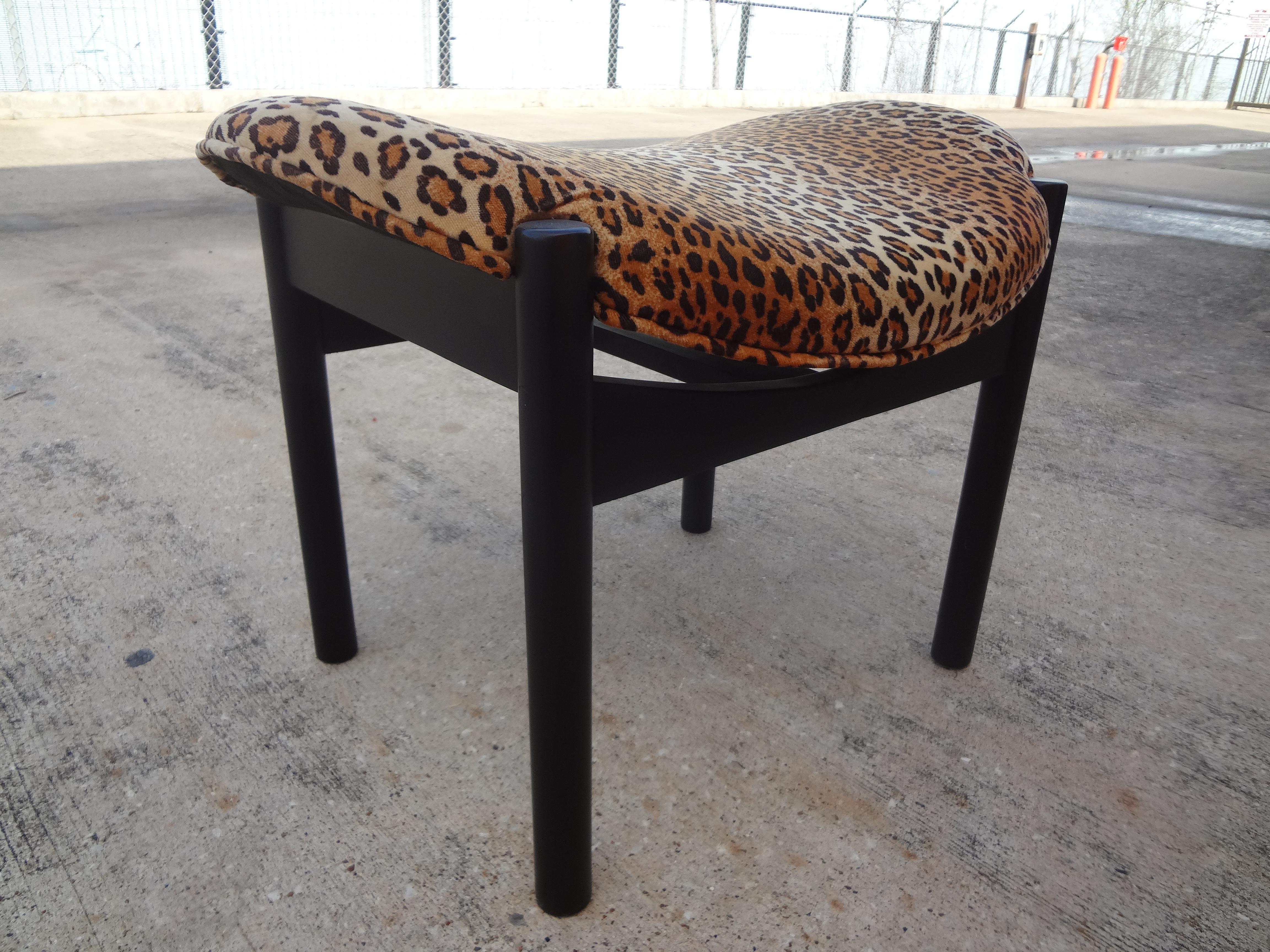 Mid-Century Modern Ebonized Floating Bench or Ottoman by Arthur Umanoff In Good Condition In Houston, TX
