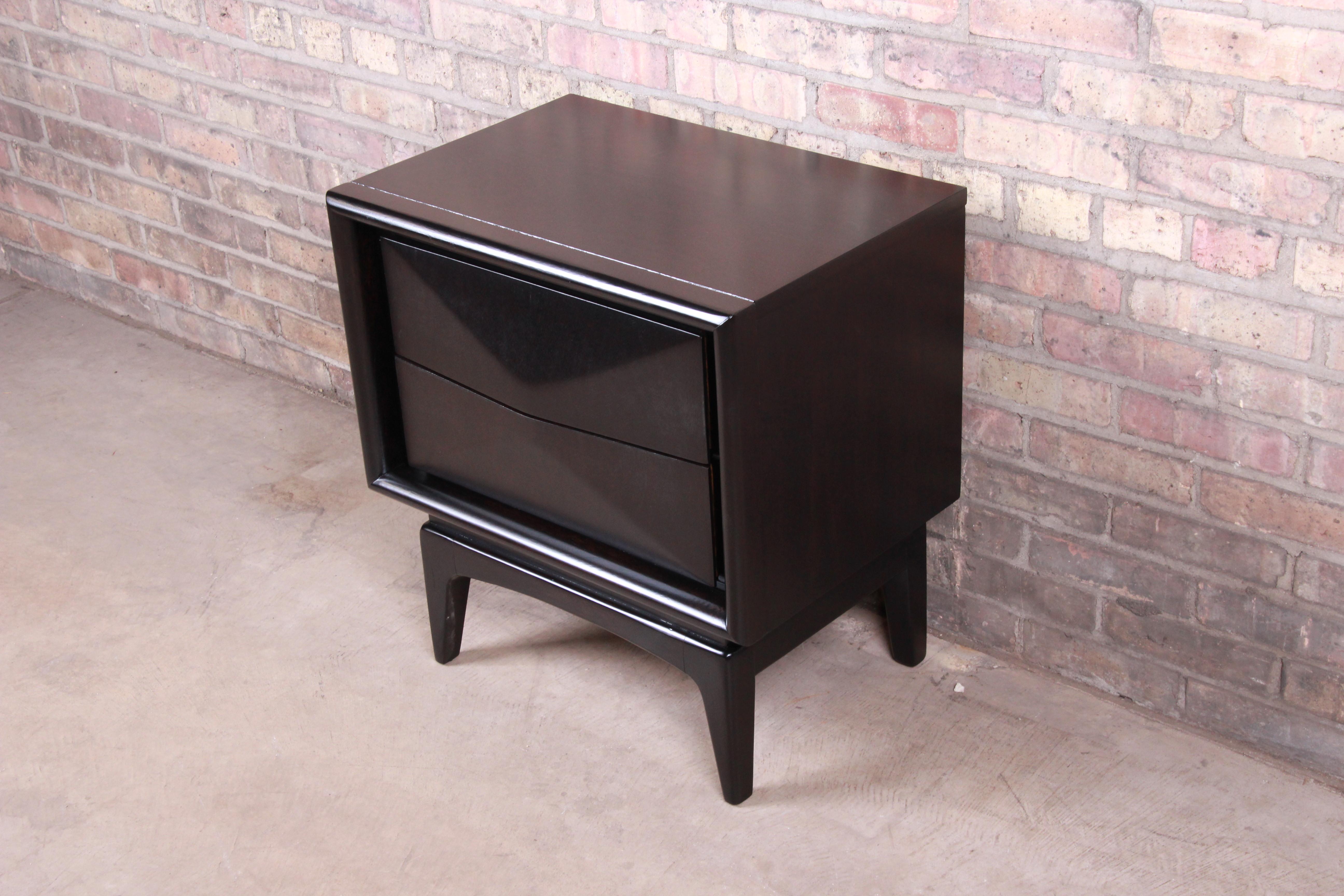 Mid-Century Modern Ebonized Sculpted Walnut Diamond Front Nightstand by United In Good Condition In South Bend, IN