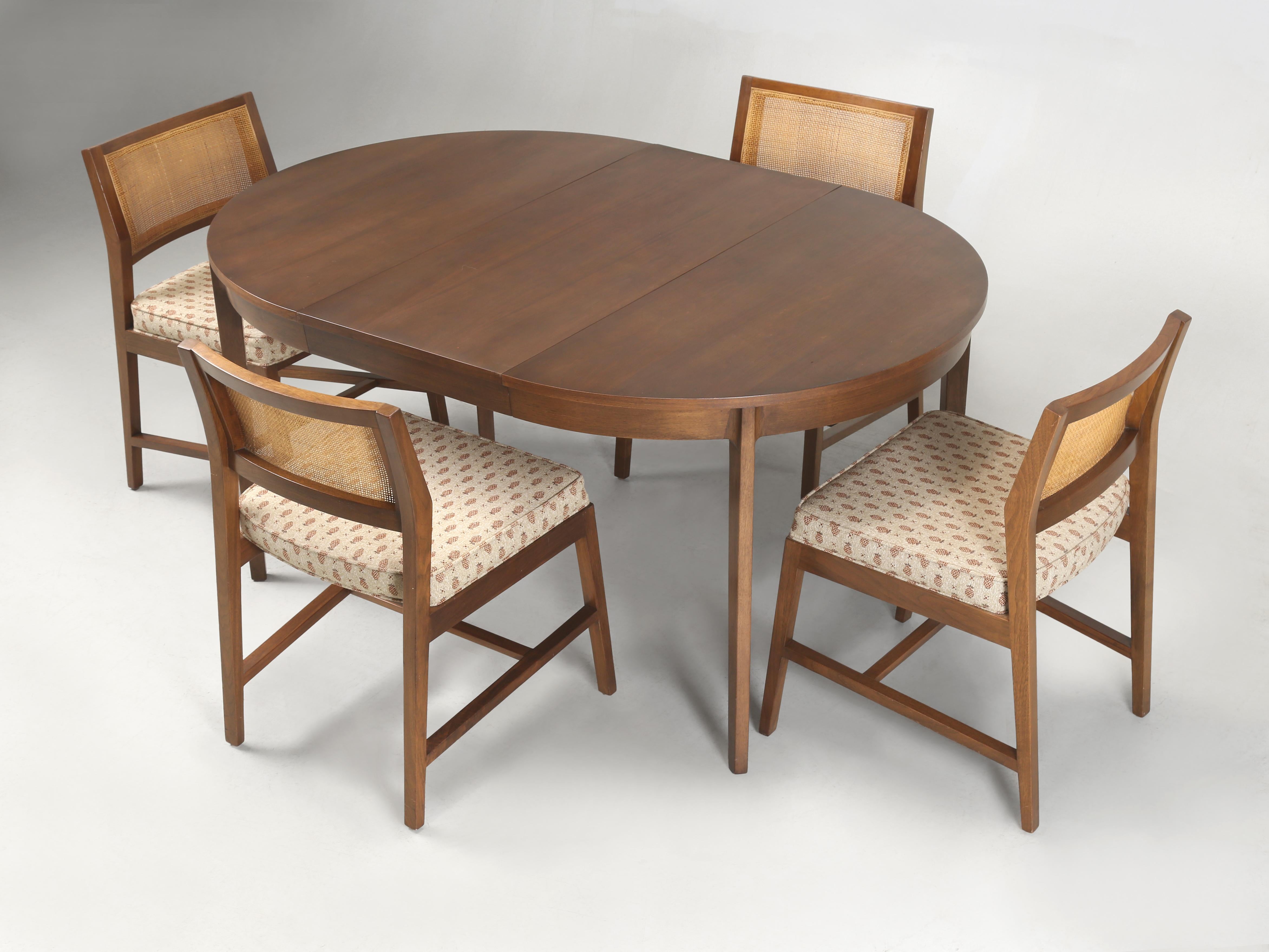 Moderner Edward Wormley für Dunbar Esszimmertisch und Stühle aus Nussbaumholz aus der Jahrhundertmitte (Moderne der Mitte des Jahrhunderts) im Angebot