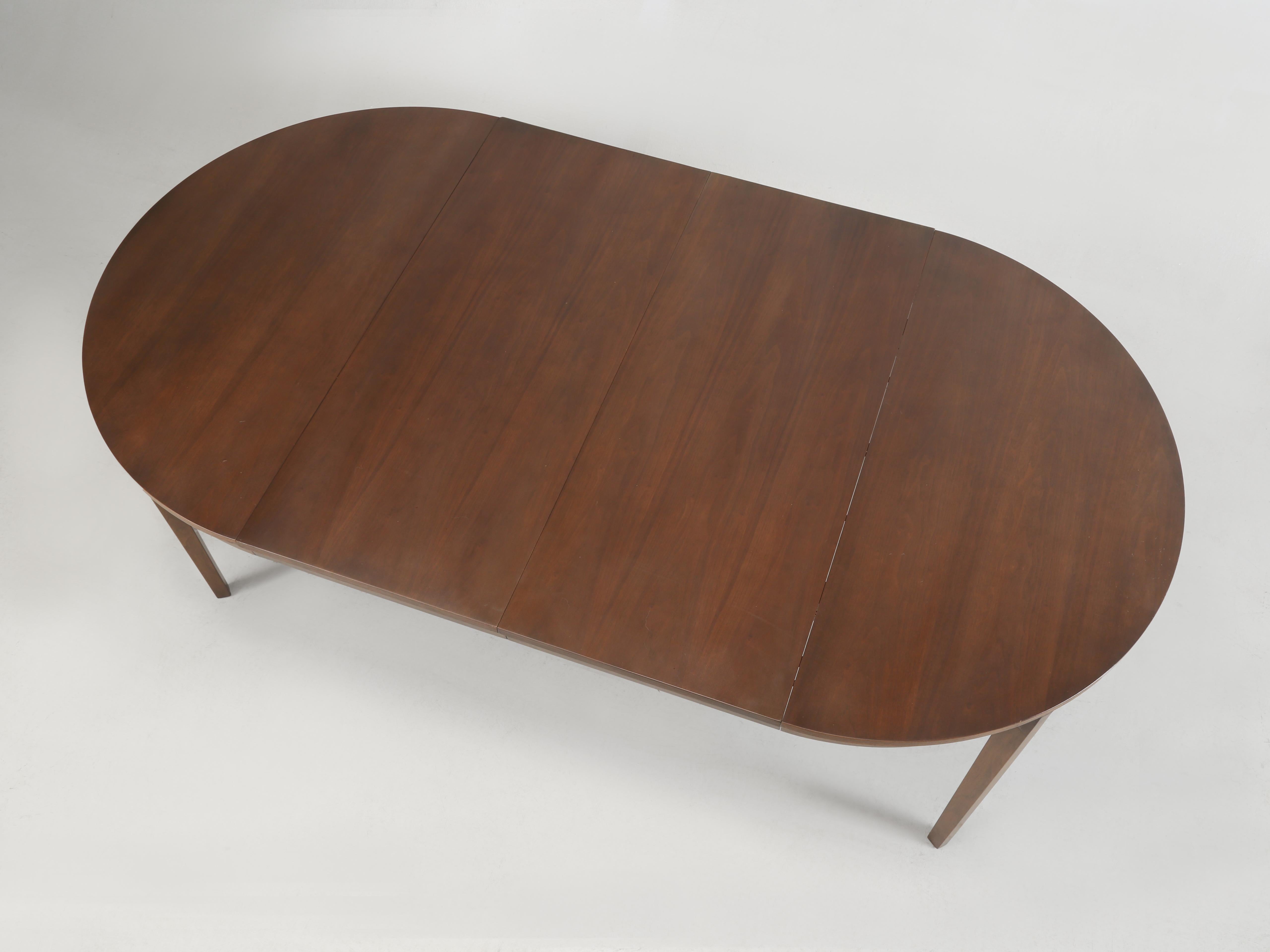 Moderner Edward Wormley für Dunbar Esszimmertisch und Stühle aus Nussbaumholz aus der Jahrhundertmitte (Mitte des 20. Jahrhunderts) im Angebot