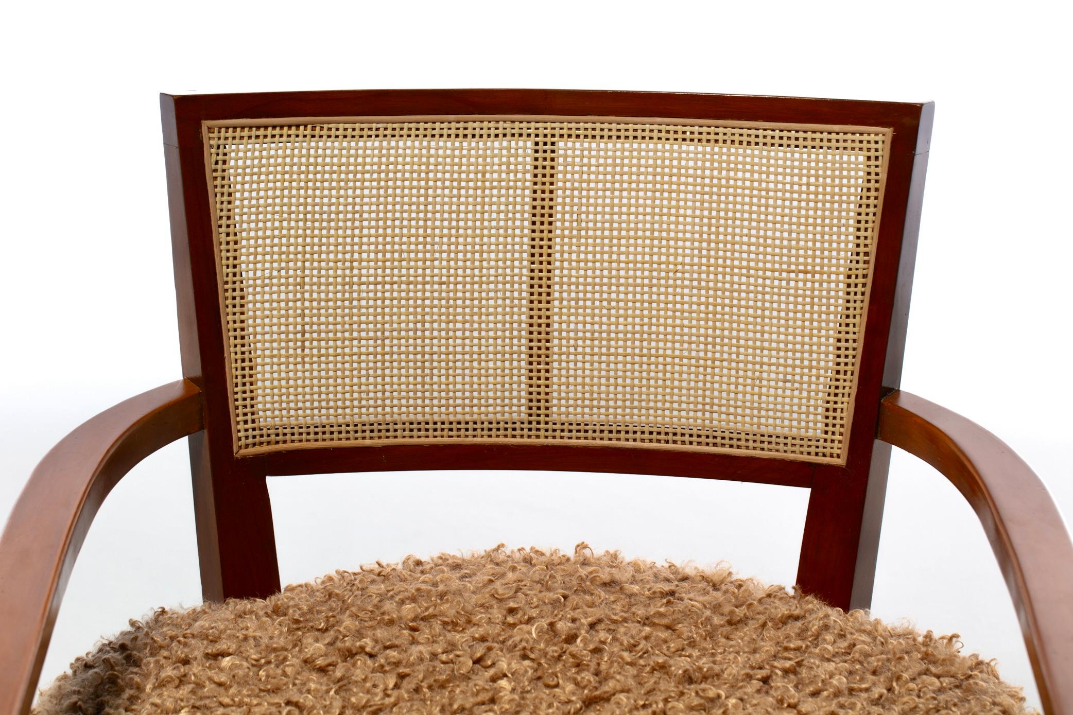 Chaises longues à dossier canné de style Edward Wormley, mi-siècle moderne, en camel bouclé en vente 8