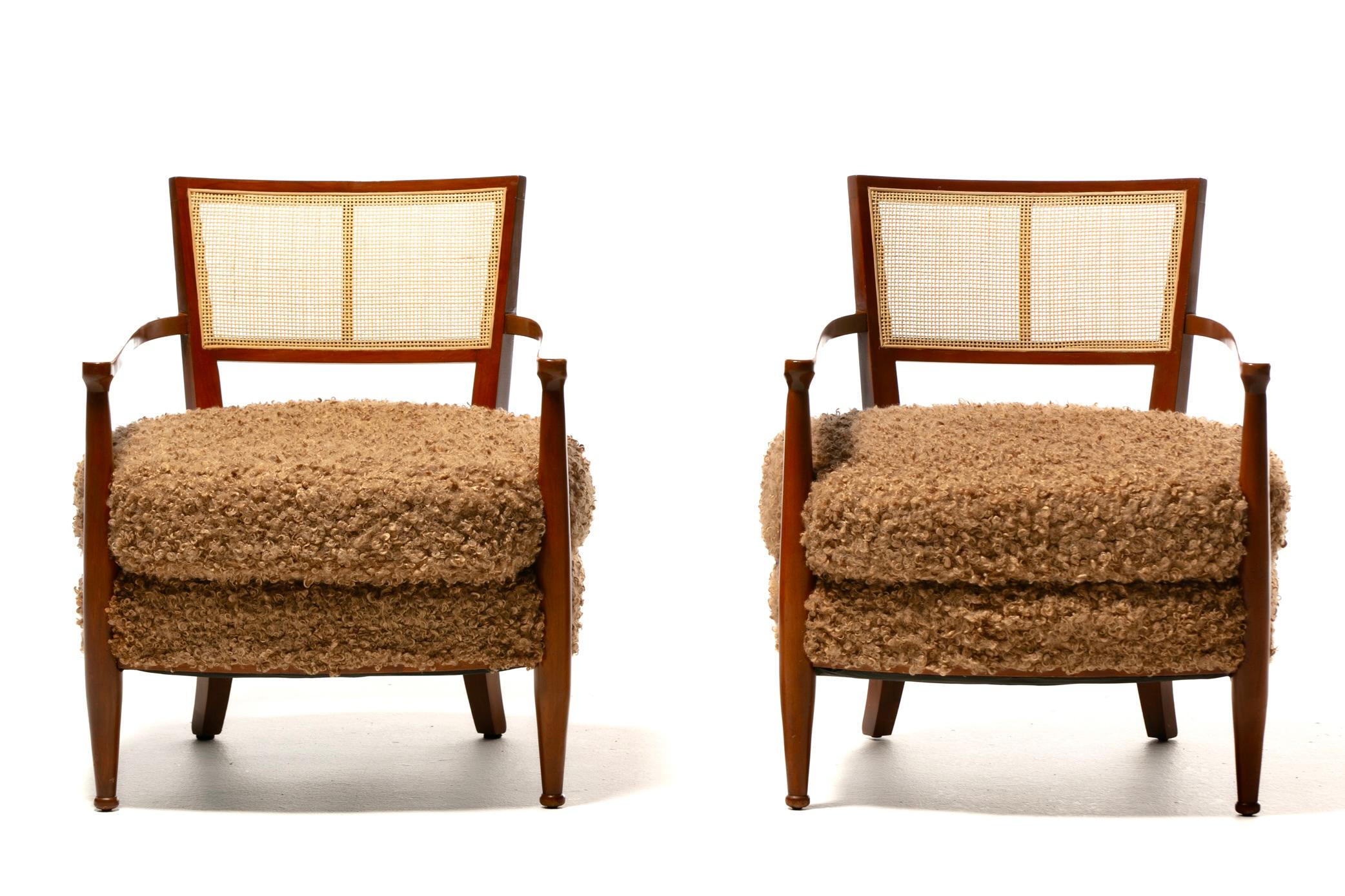 Mid-Century Modern Chaises longues à dossier canné de style Edward Wormley, mi-siècle moderne, en camel bouclé en vente