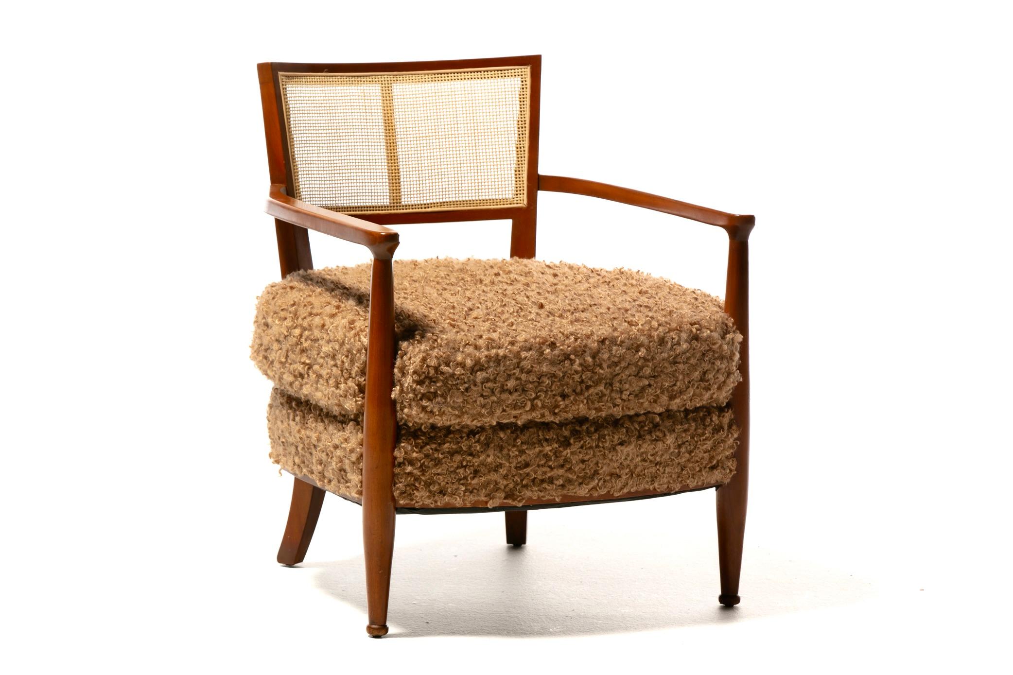 Tissu d'ameublement Chaises longues à dossier canné de style Edward Wormley, mi-siècle moderne, en camel bouclé en vente