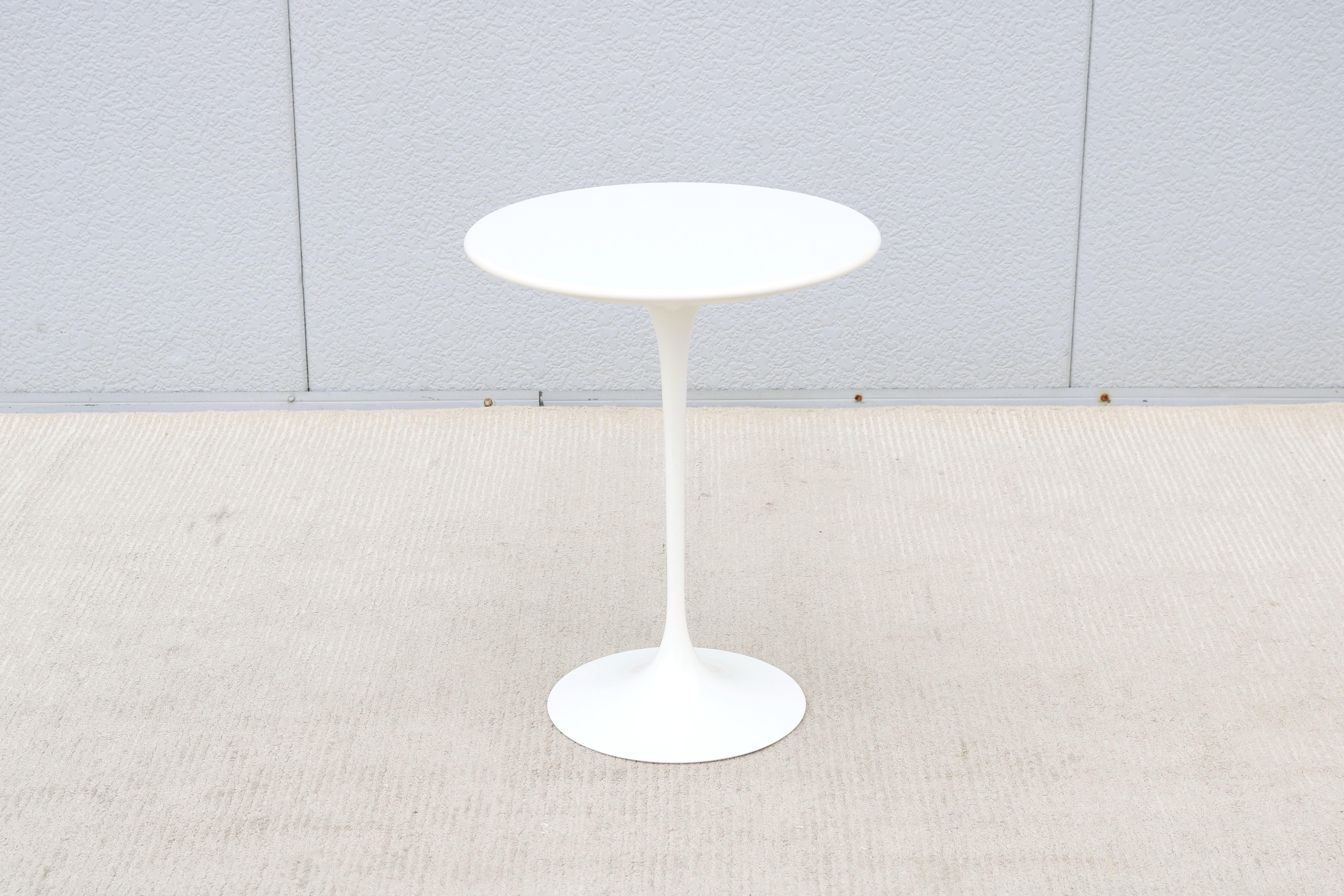 Fabuleuse table d'appoint ronde de 16