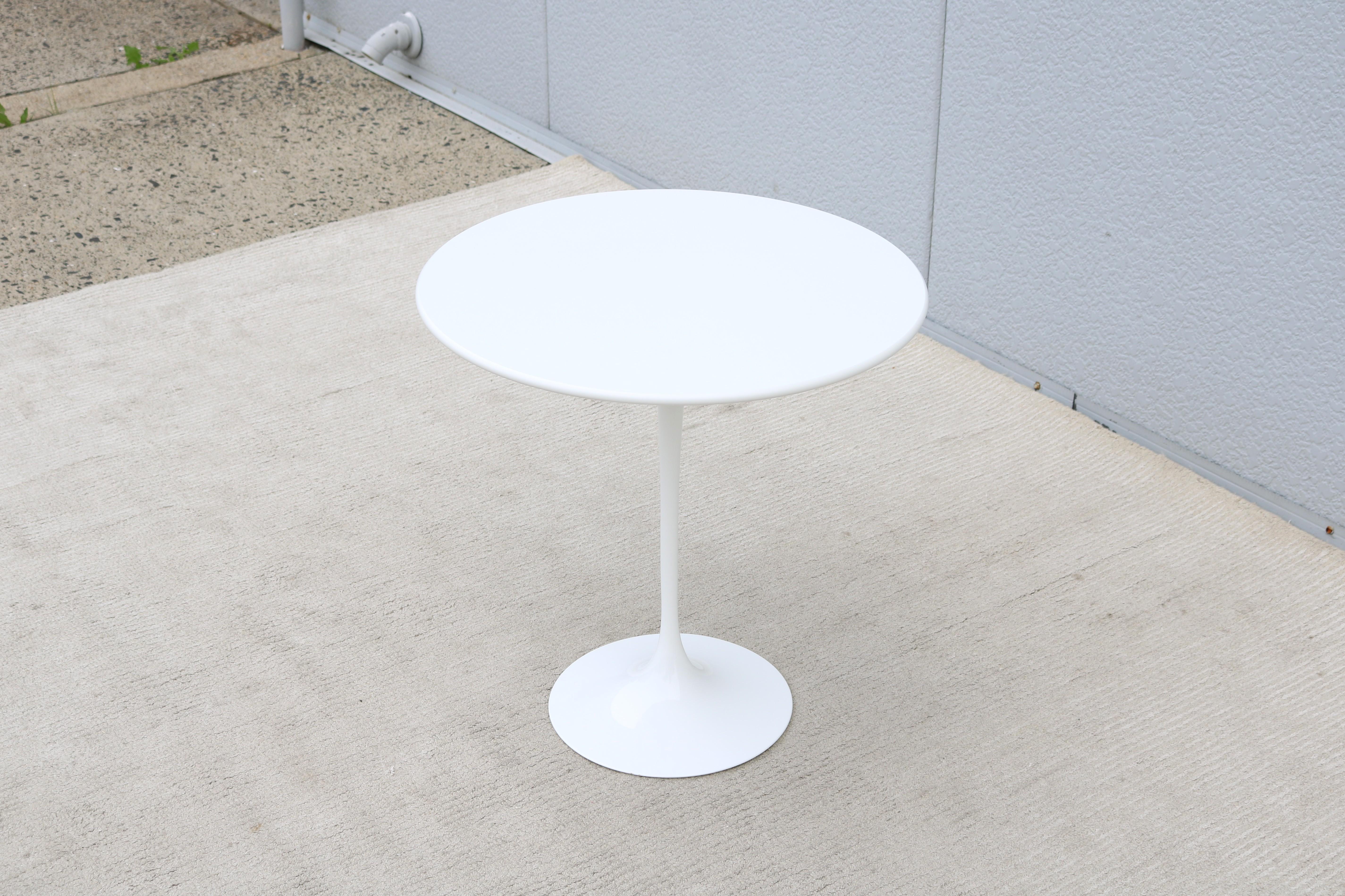 Aluminum Mid-Century Modern Eero Saarinen for Knoll 20