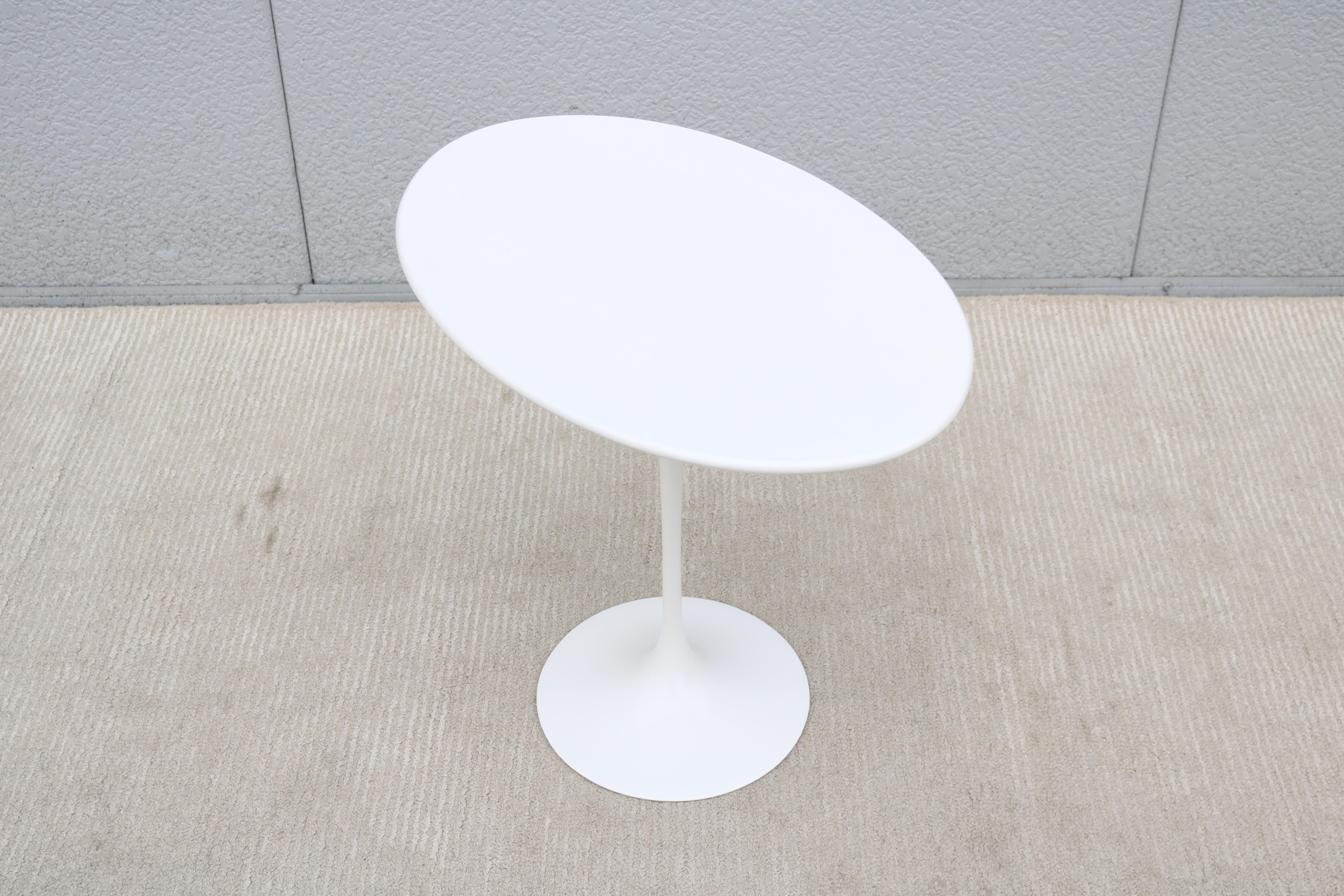 Mid-Century Modern Eero Saarinen for Knoll 22.5