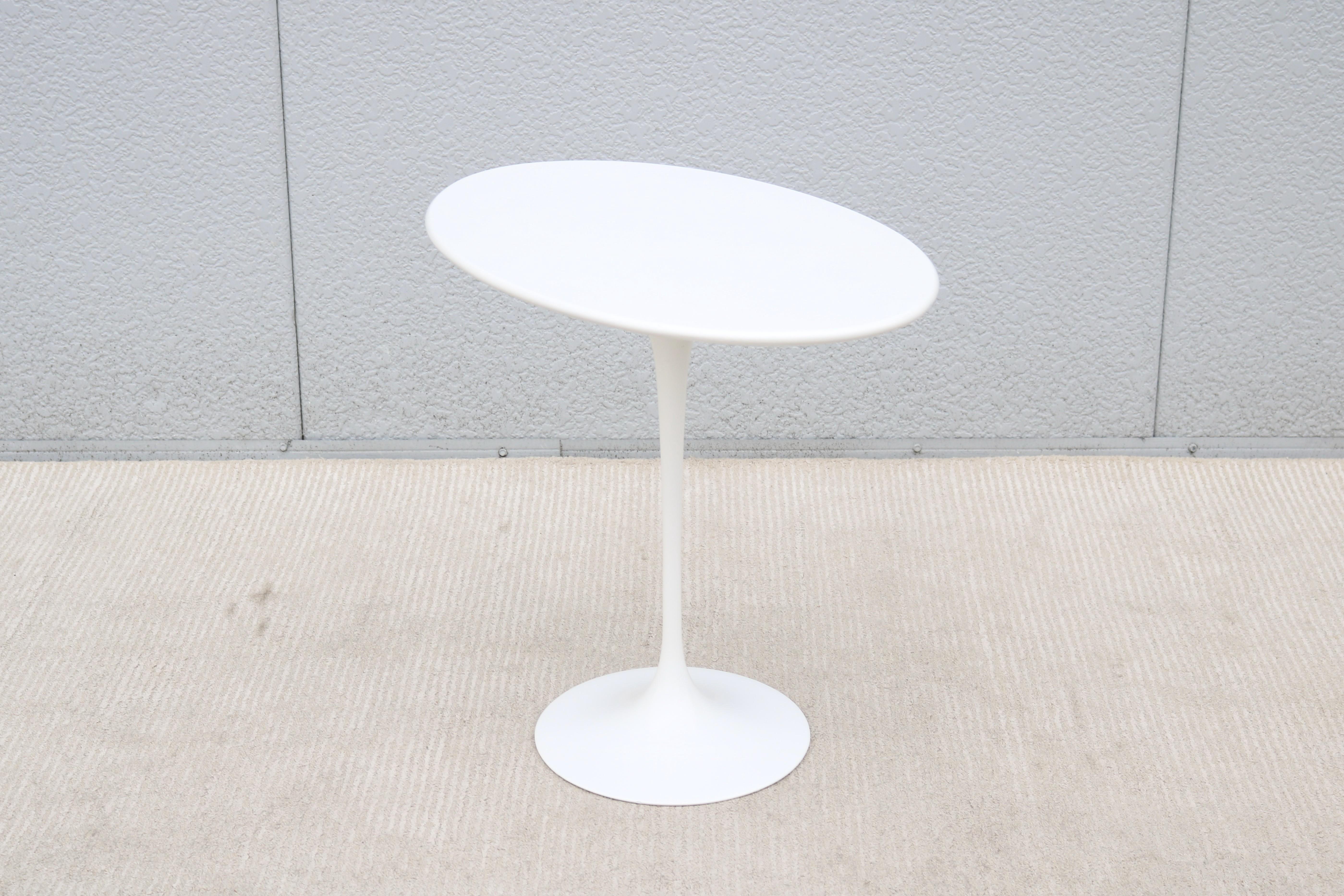 Mid-Century Modern Eero Saarinen for Knoll 22.5