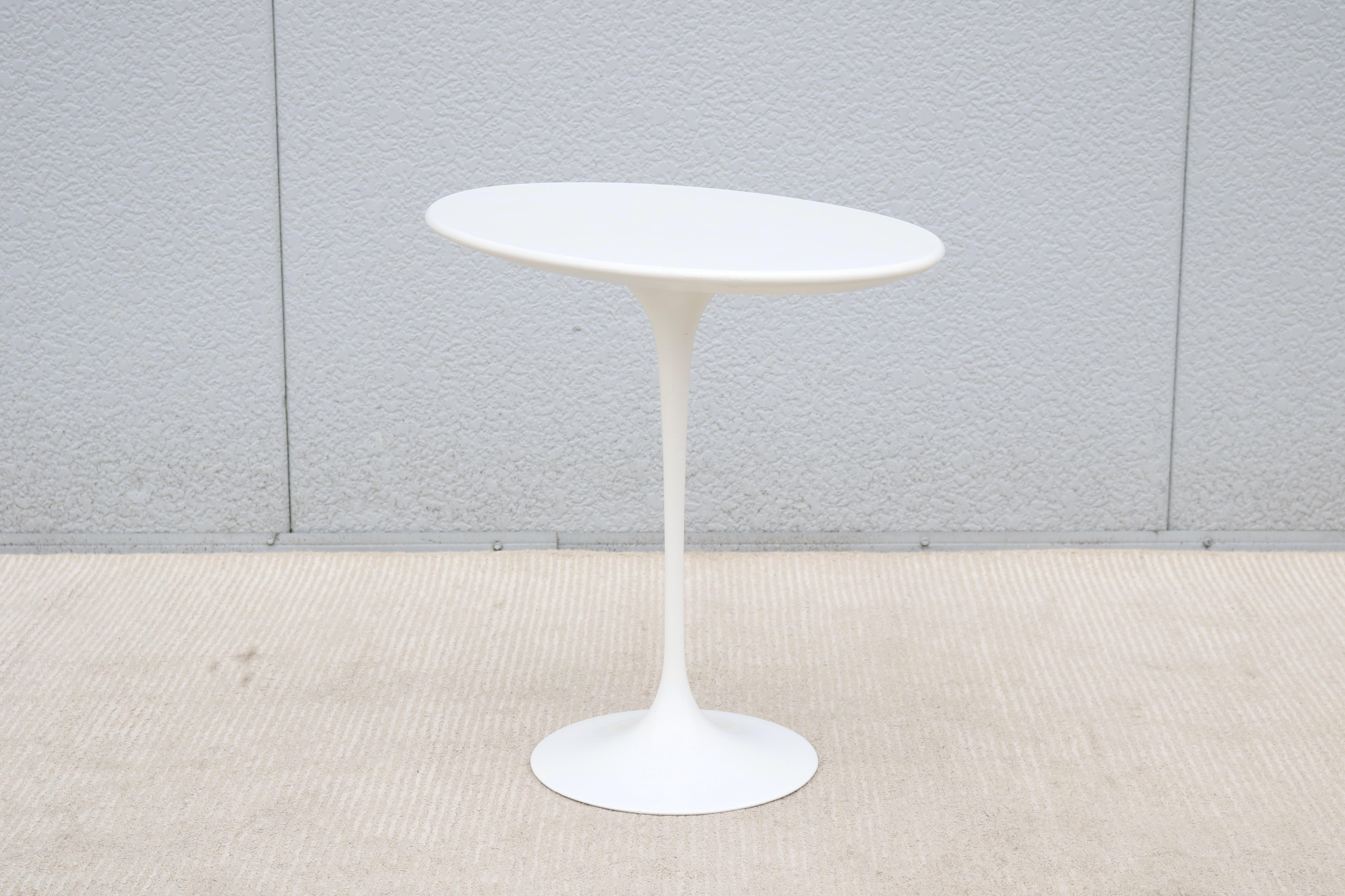 Mid-Century Modern Eero Saarinen for Knoll 22.5