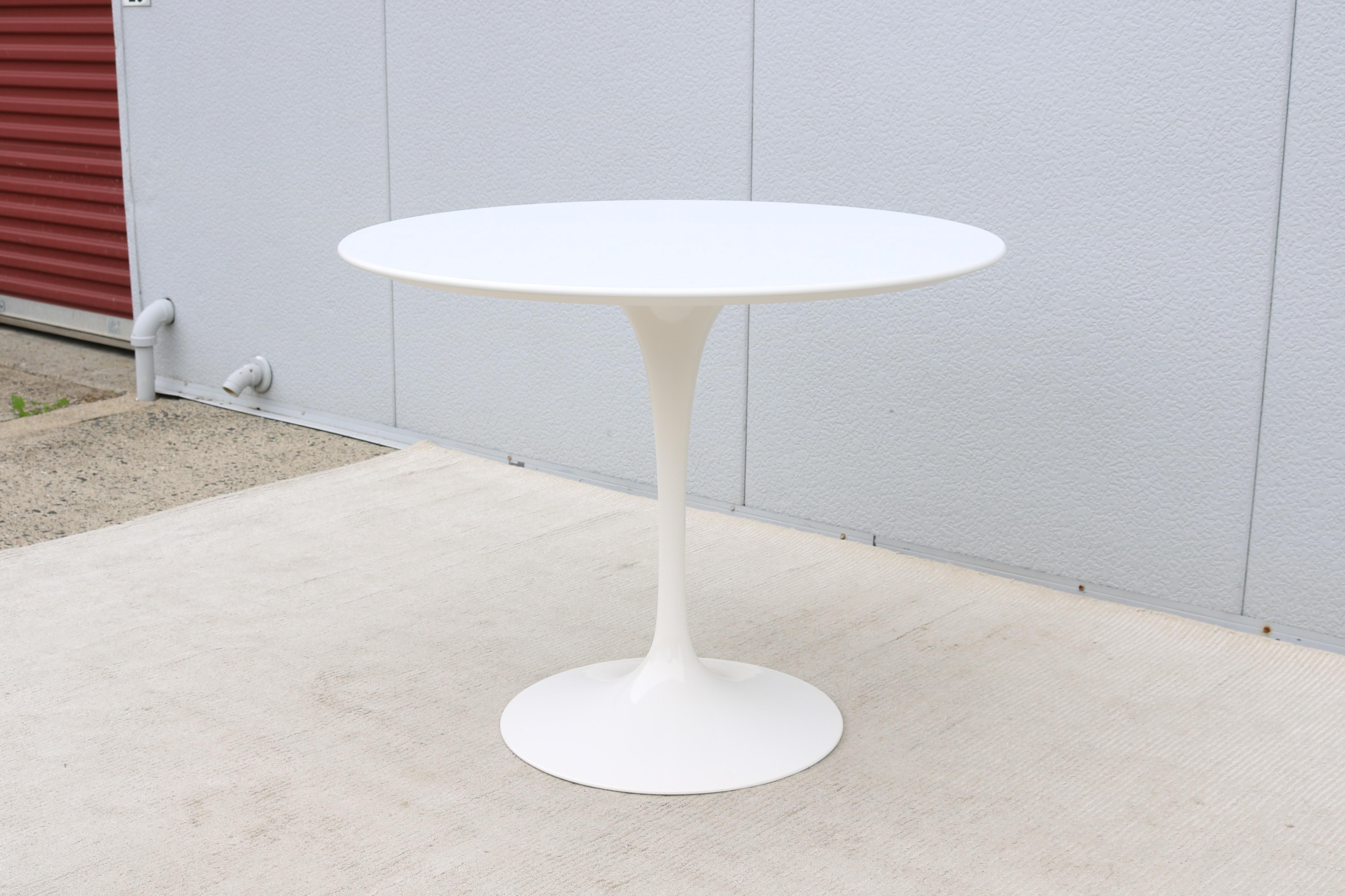 Aluminum Mid-Century Modern Eero Saarinen for Knoll 36