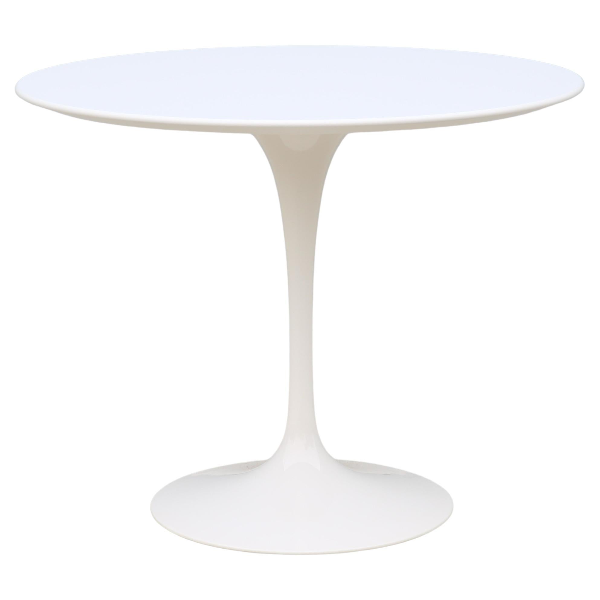 Mid-Century Modern Eero Saarinen for Knoll 36" Round White Tulip Dining Table For Sale