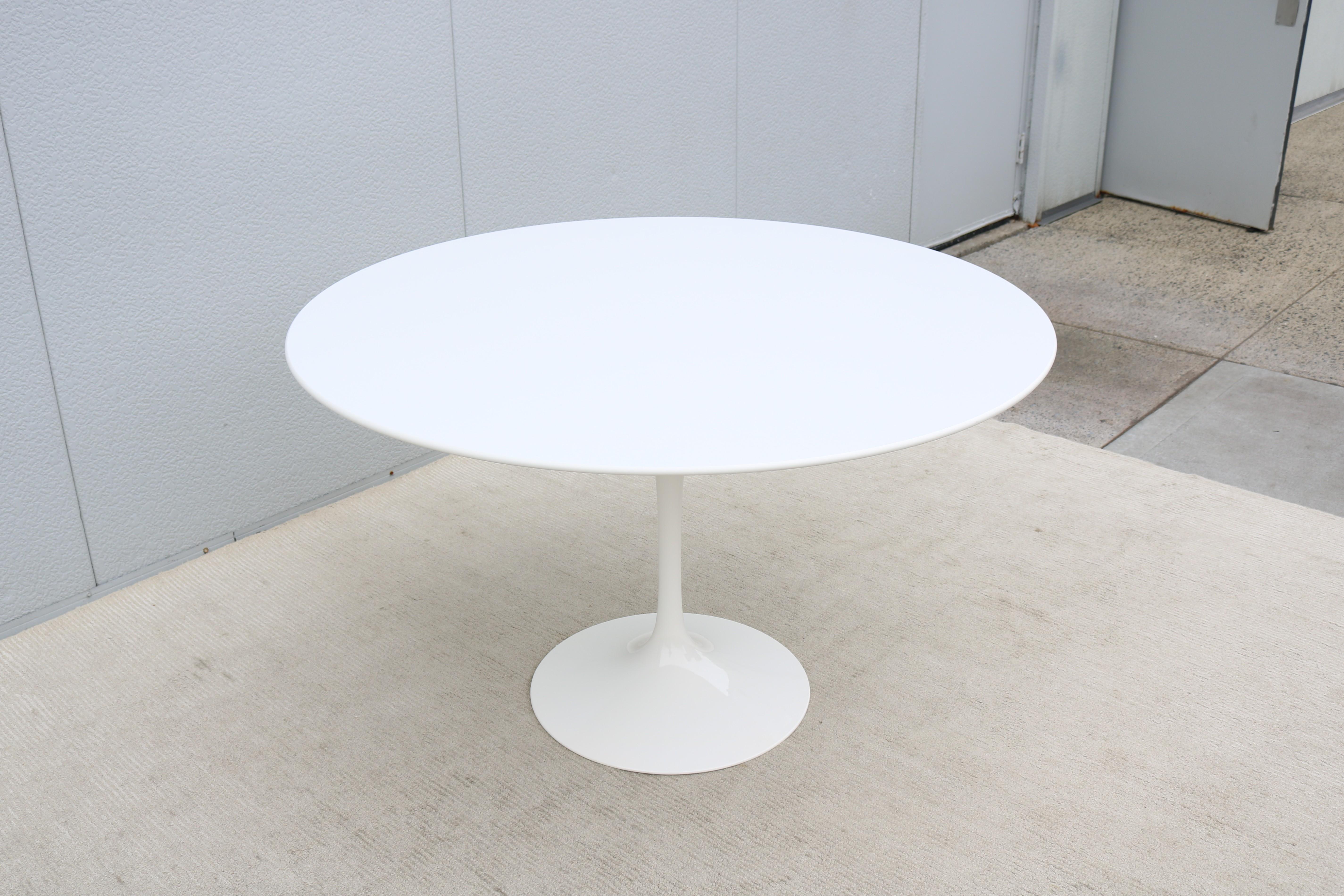 Mid-Century Modern Eero Saarinen for Knoll 47