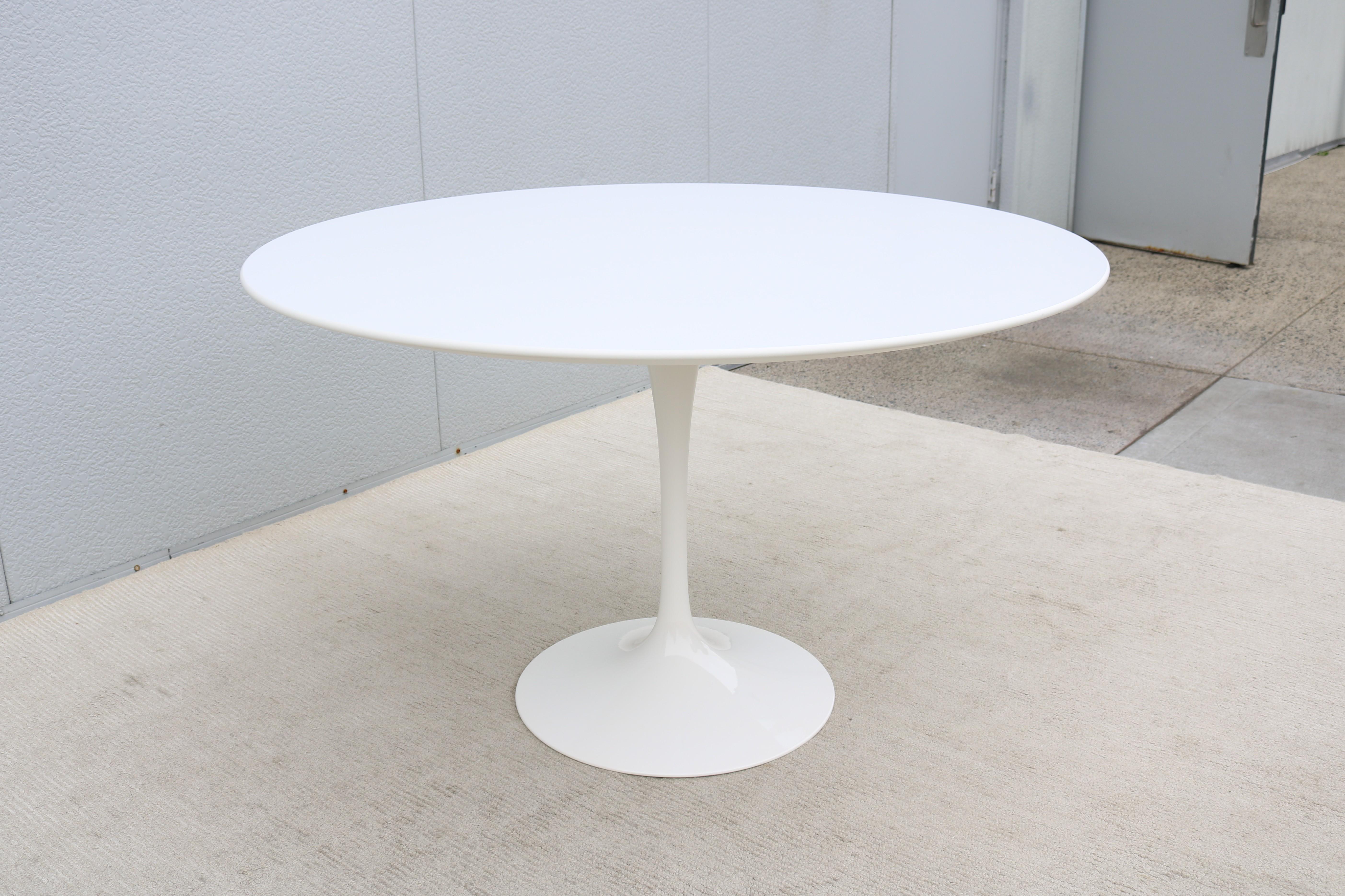 Mid-Century Modern Eero Saarinen for Knoll 47