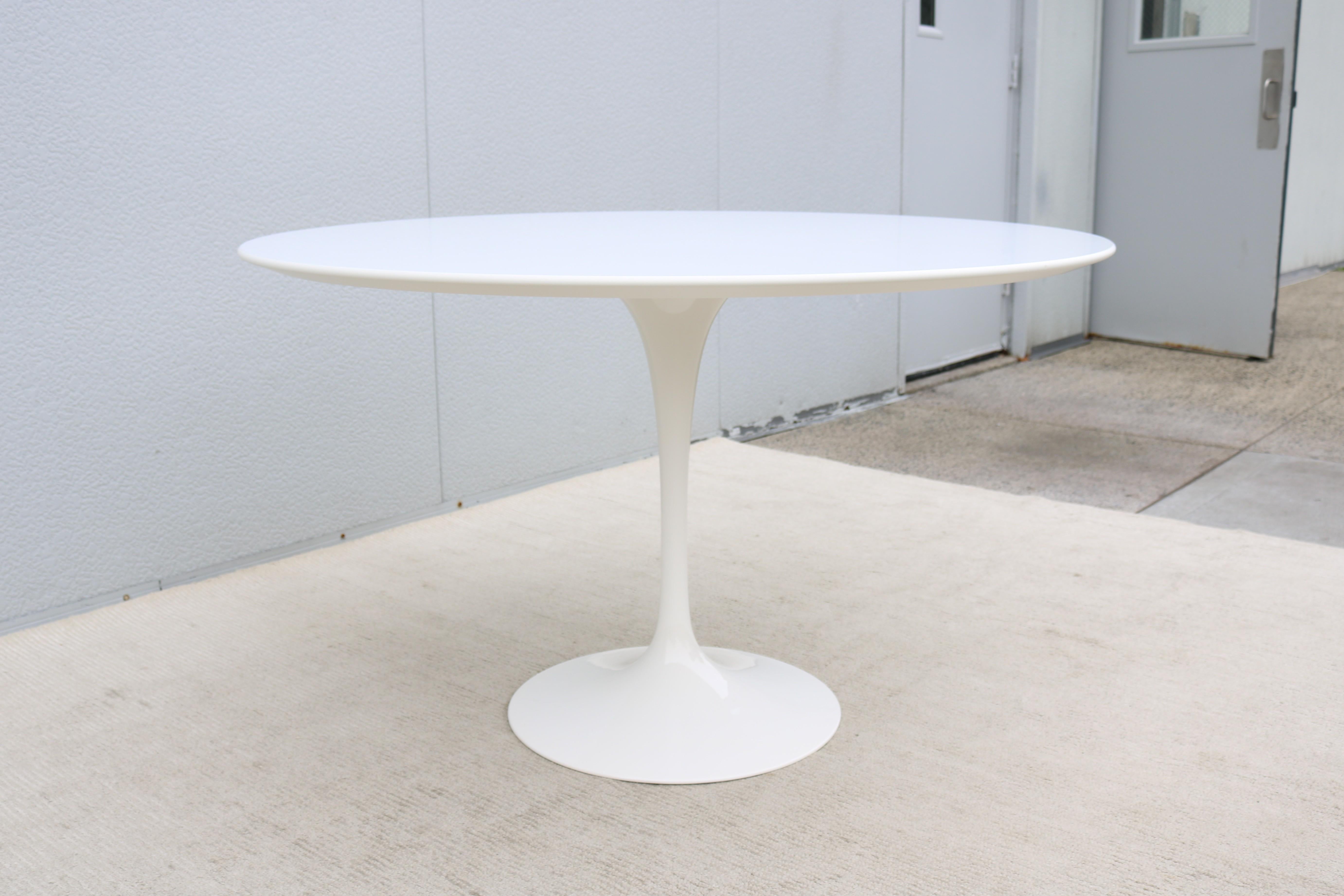 Mid-Century Modern Eero Saarinen for Knoll 47
