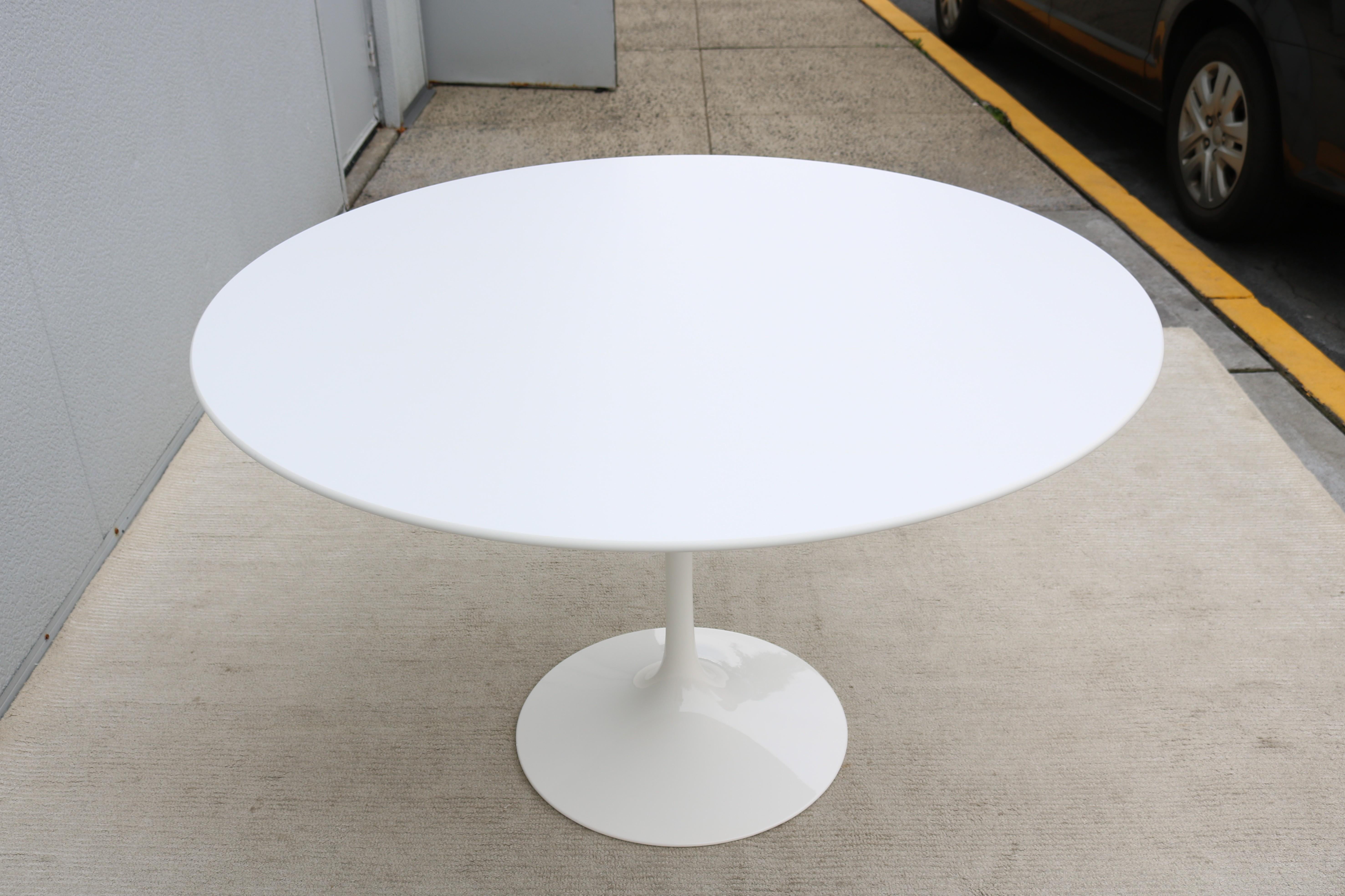 Mid-Century Modern Eero Saarinen for Knoll 47