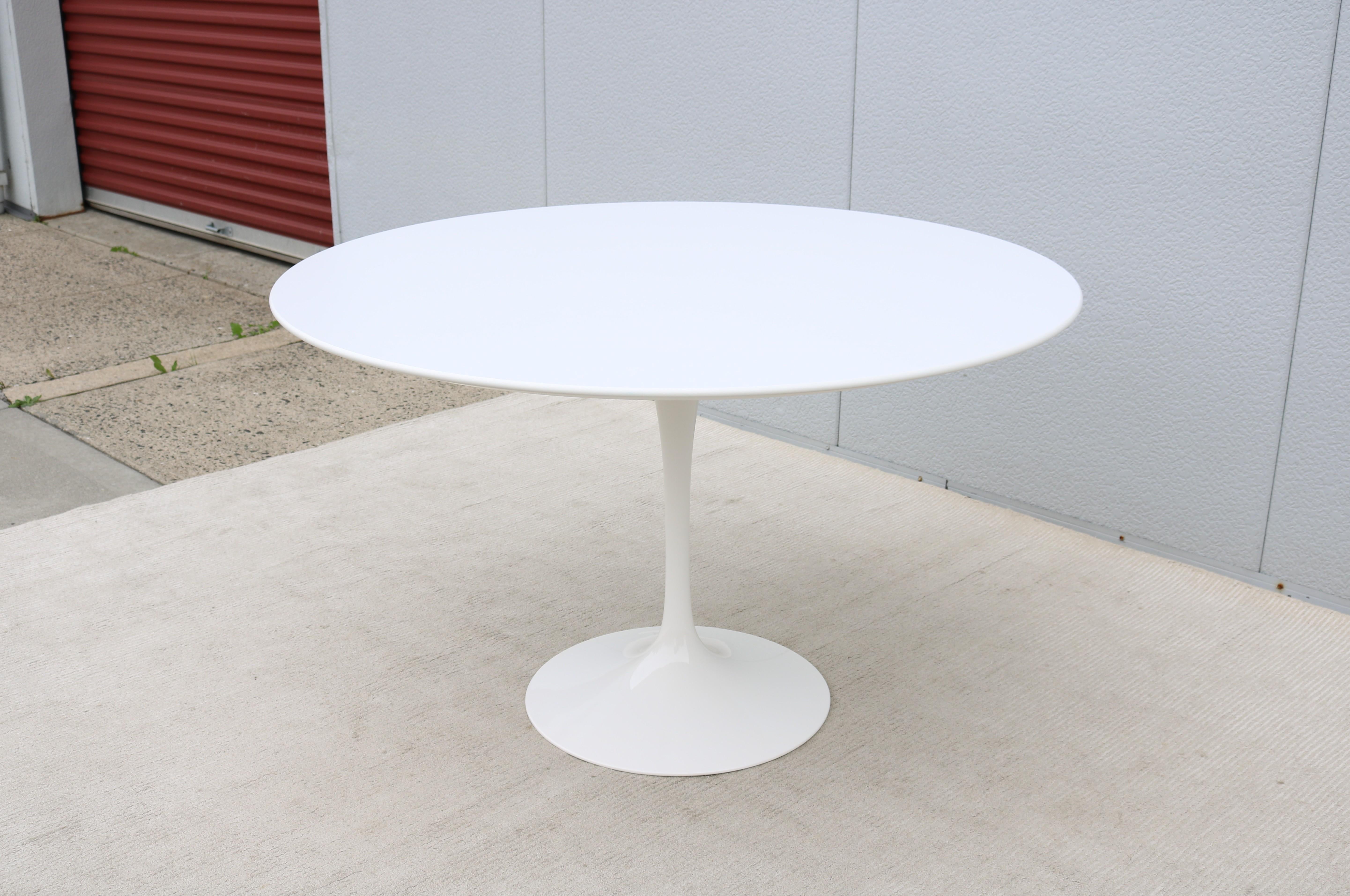 Contemporary Mid-Century Modern Eero Saarinen for Knoll 47