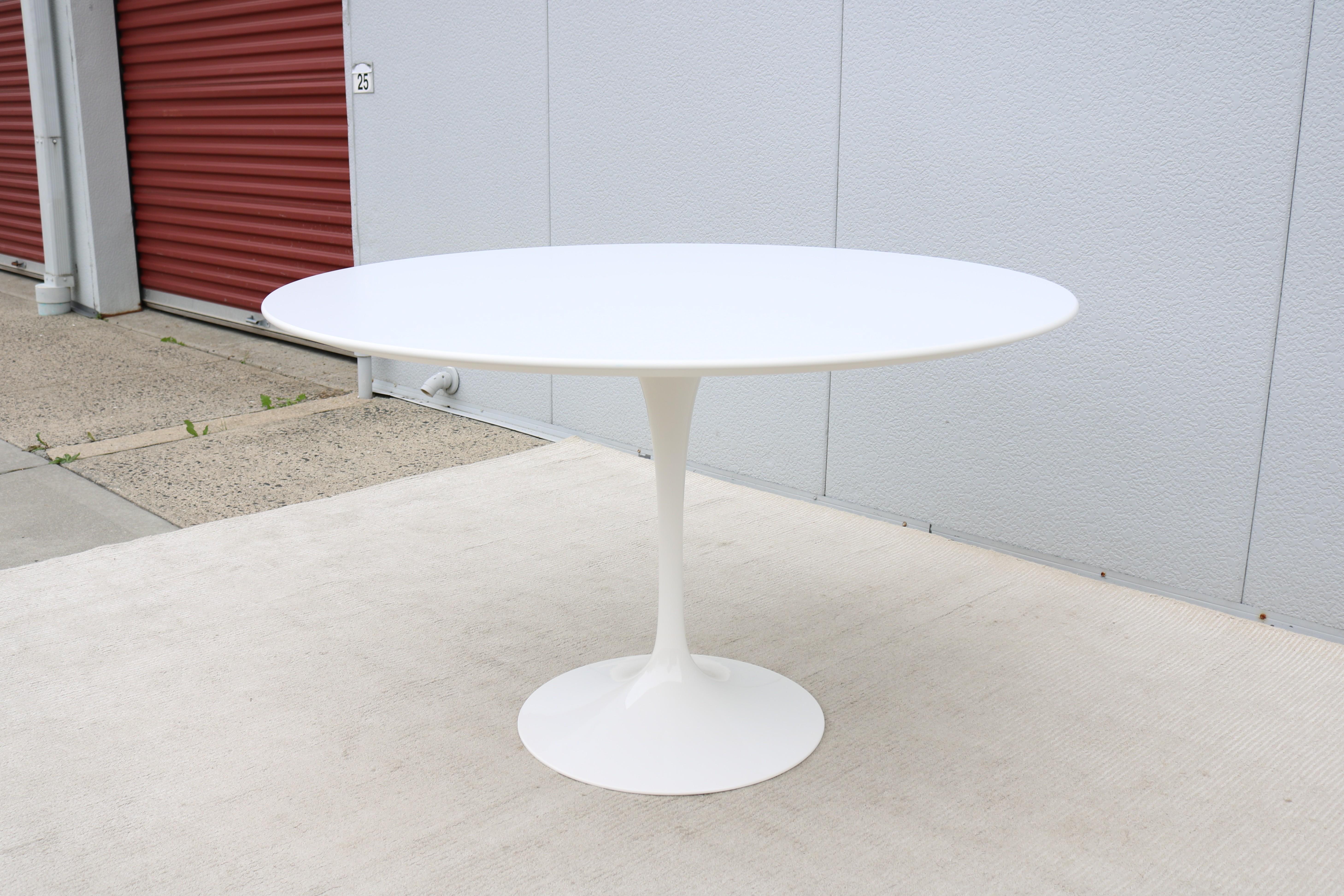 Aluminum Mid-Century Modern Eero Saarinen for Knoll 47