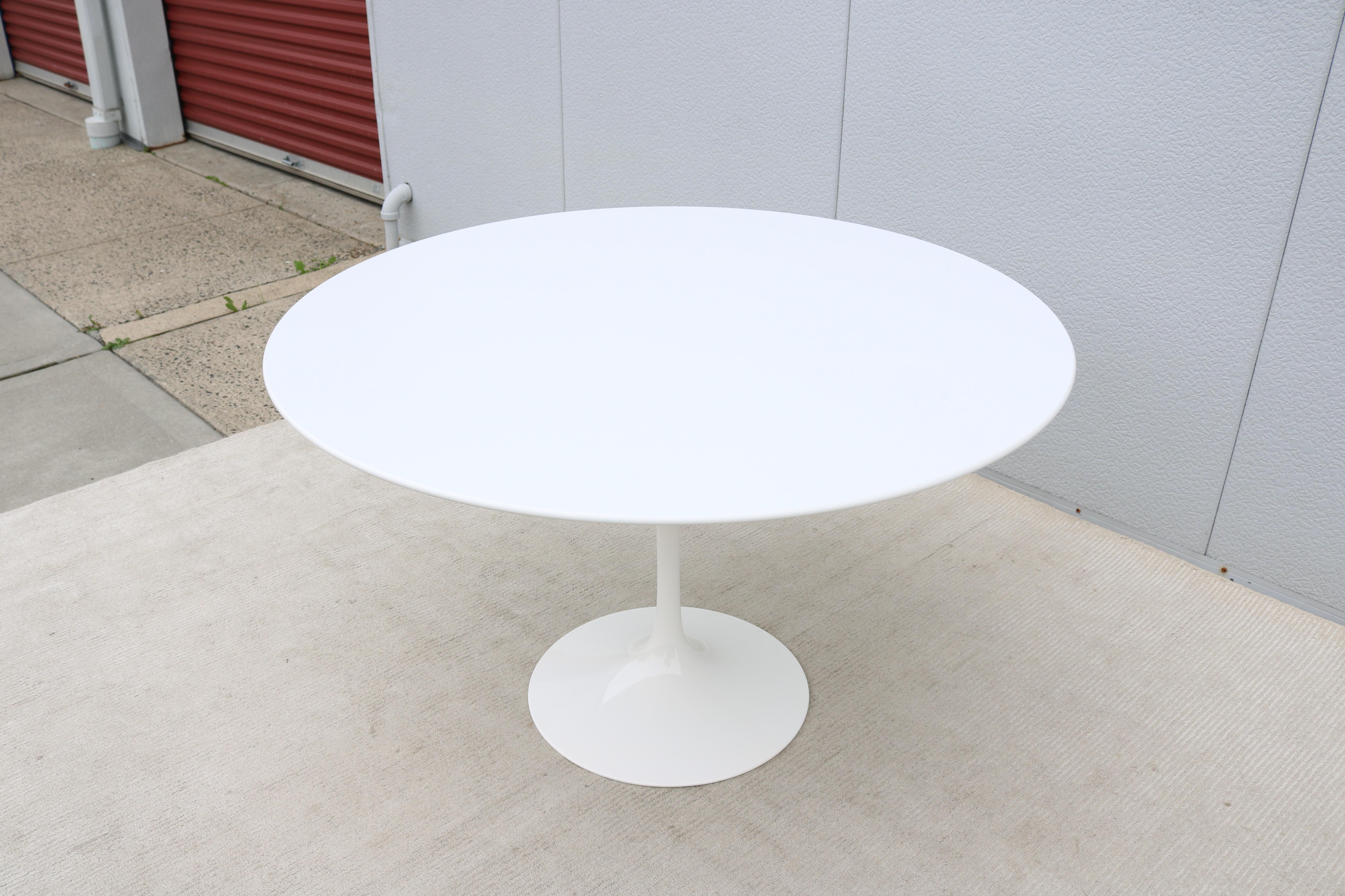 Mid-Century Modern Eero Saarinen for Knoll 47