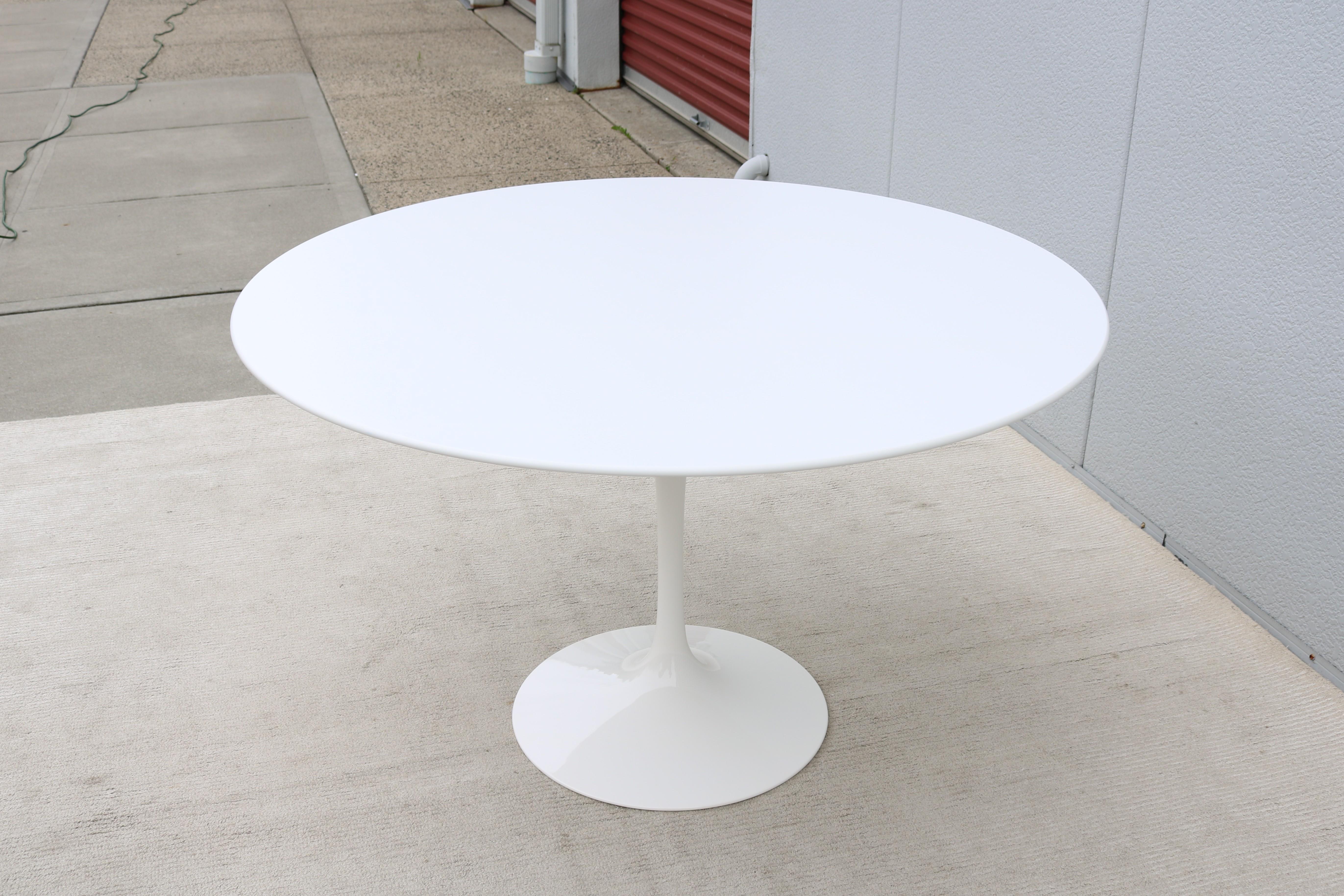 Mid-Century Modern Eero Saarinen for Knoll 47