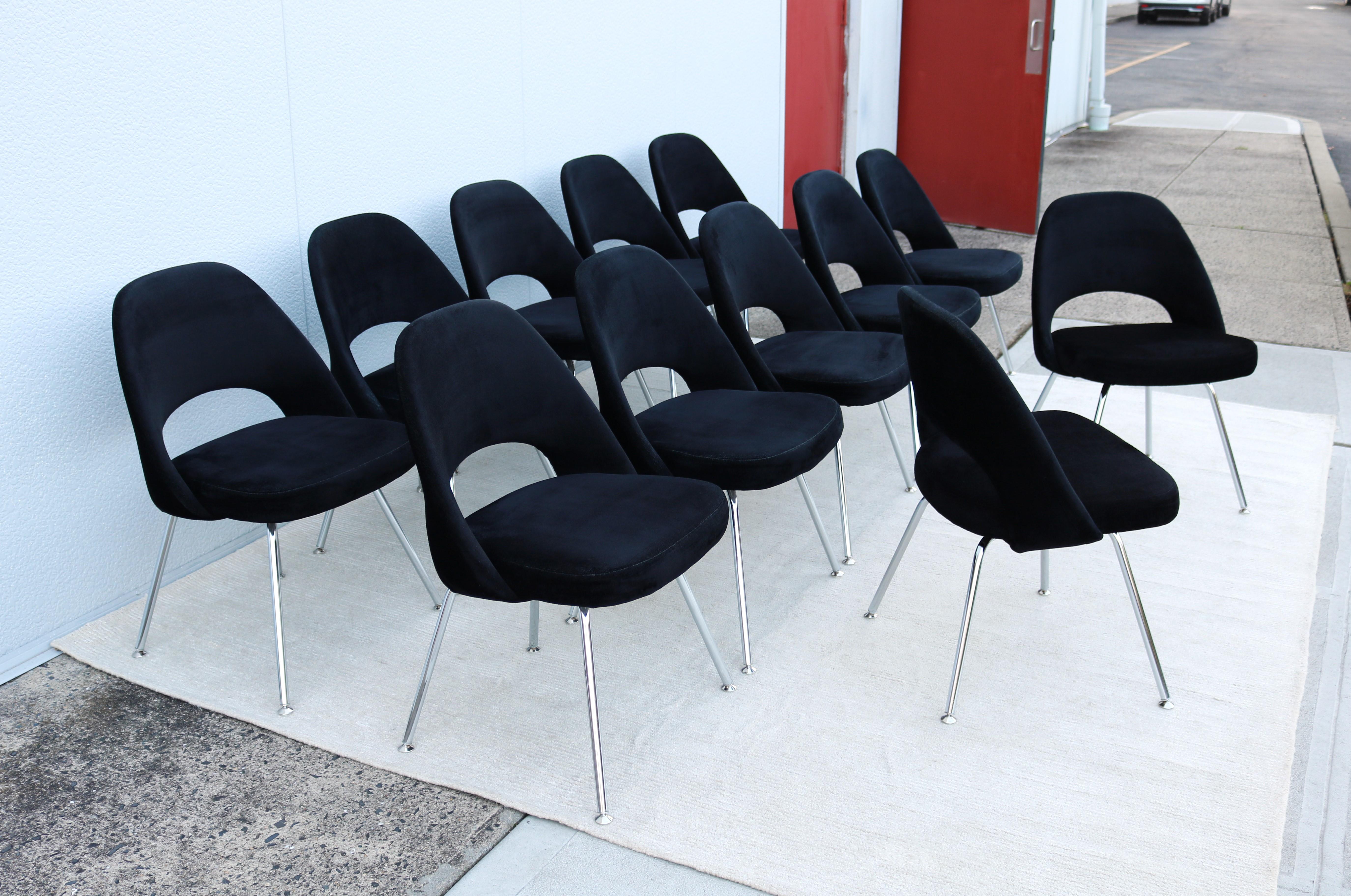 Mid-Century Modern Eero Saarinen for Knoll Executive Armless Chairs - Set of 12 For Sale 4