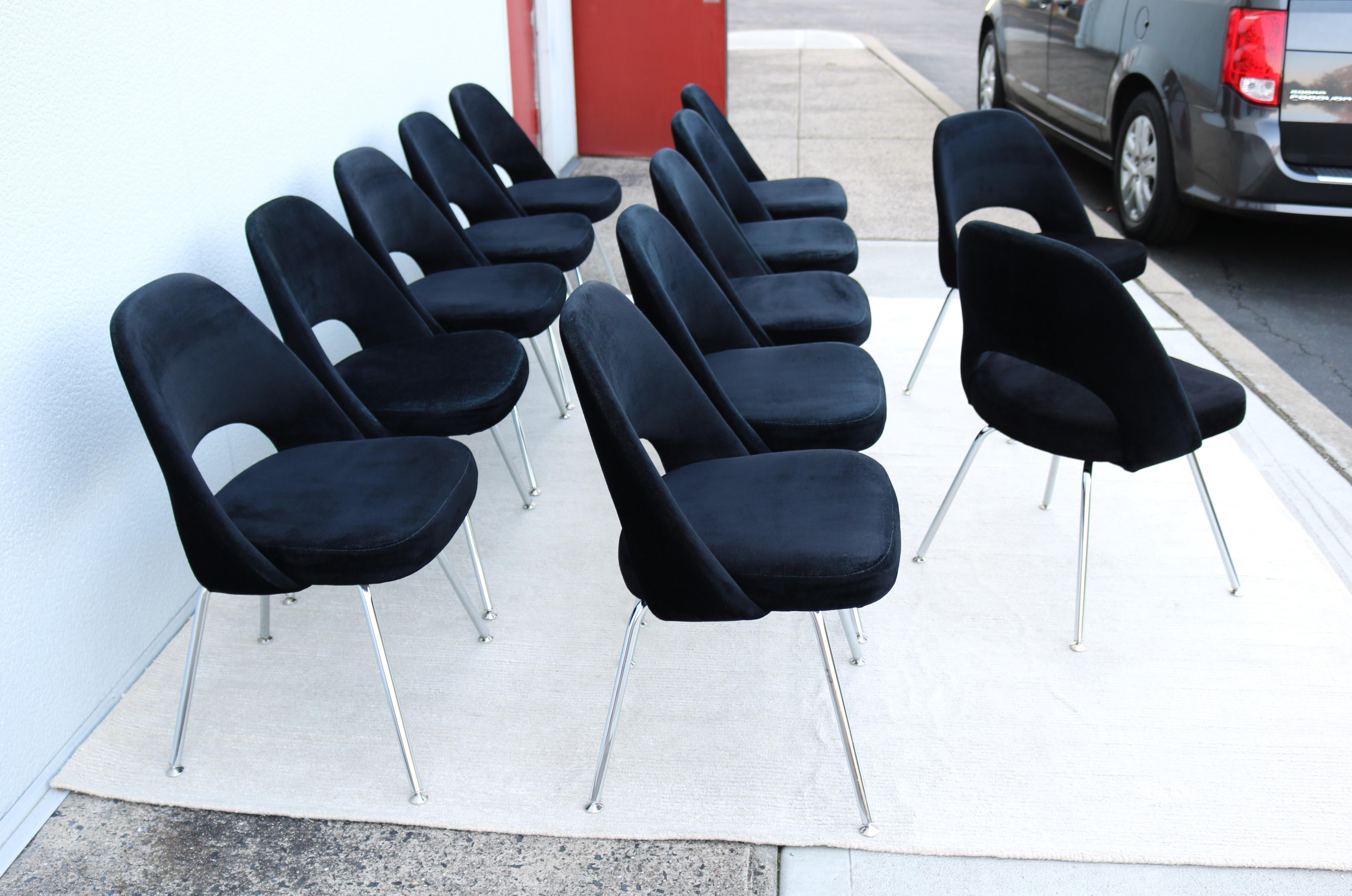 Mid-Century Modern Eero Saarinen for Knoll Executive Armless Chairs - Set of 12 For Sale 5