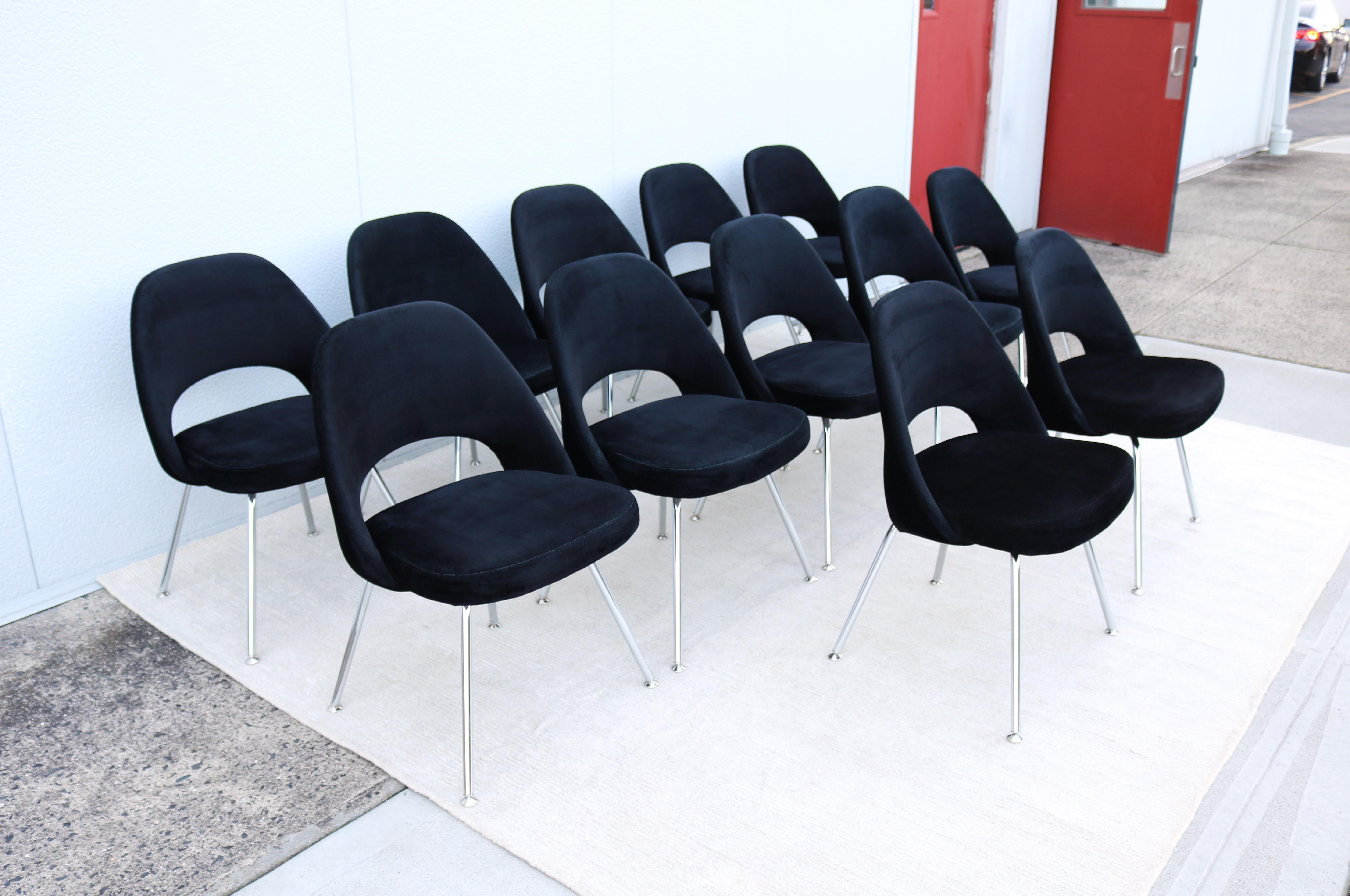 American Mid-Century Modern Eero Saarinen for Knoll Executive Armless Chairs - Set of 12 For Sale