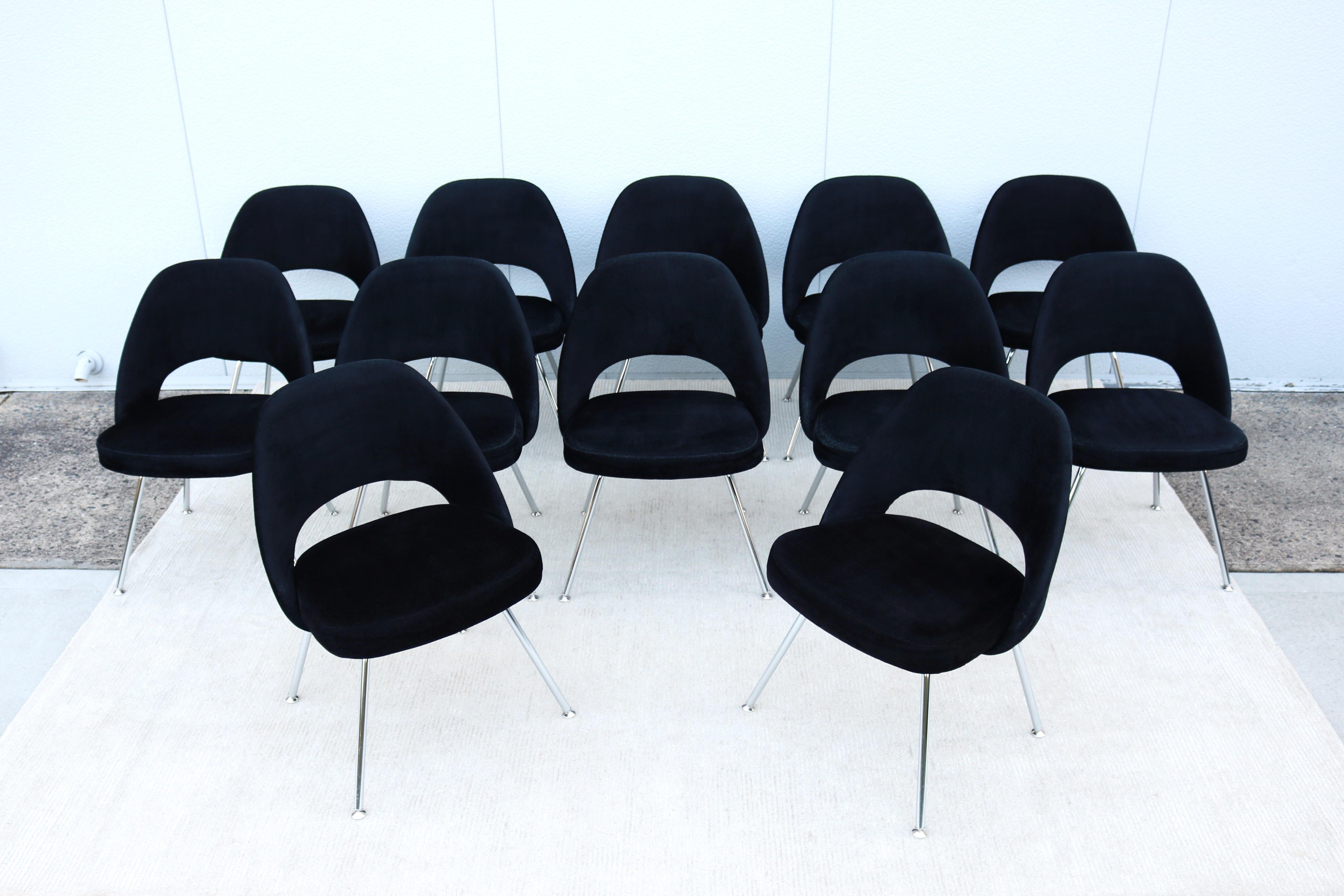 Molded Mid-Century Modern Eero Saarinen for Knoll Executive Armless Chairs - Set of 12 For Sale
