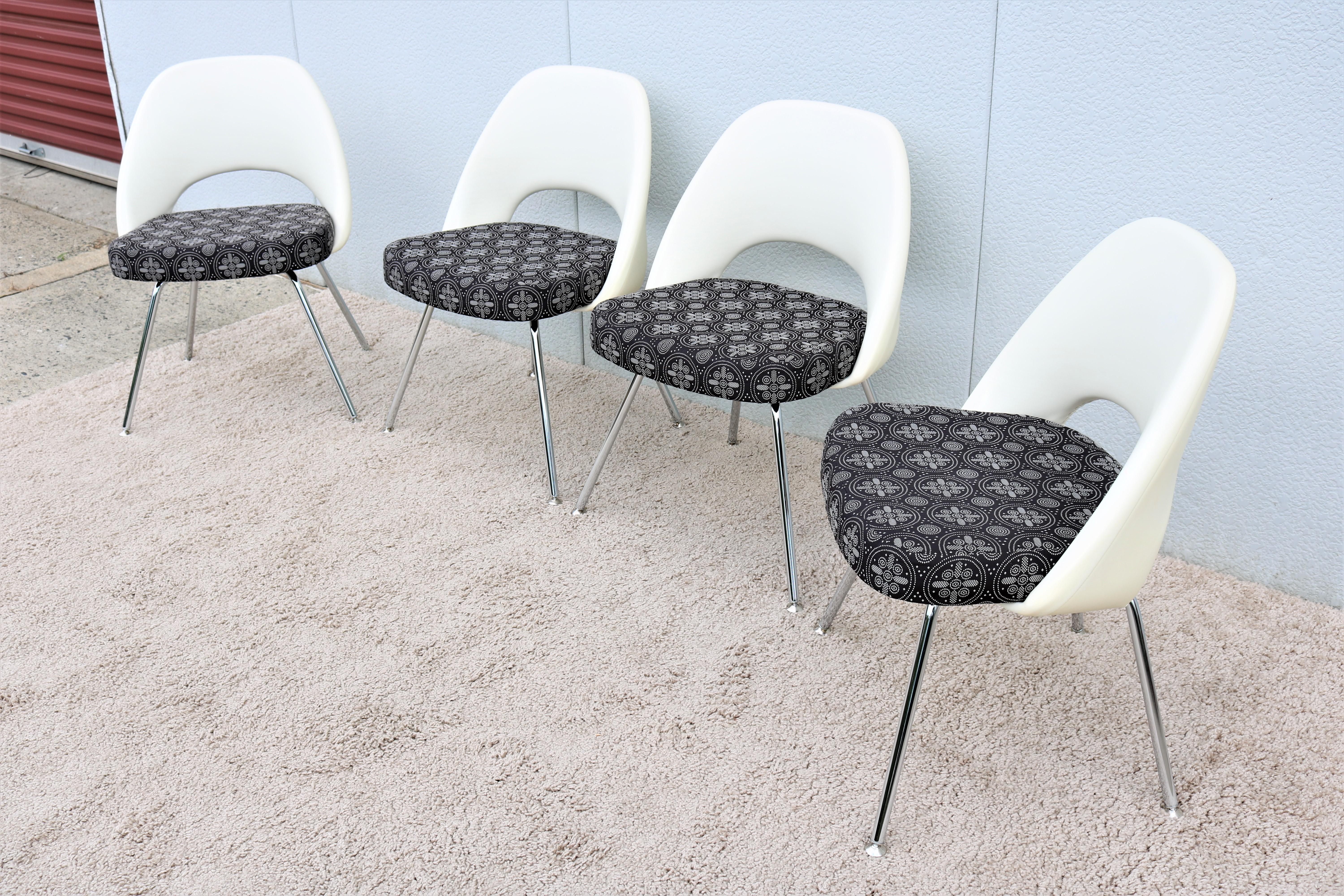 American Mid-Century Modern Eero Saarinen for Knoll Executive Armless Chairs, Set of 4 For Sale