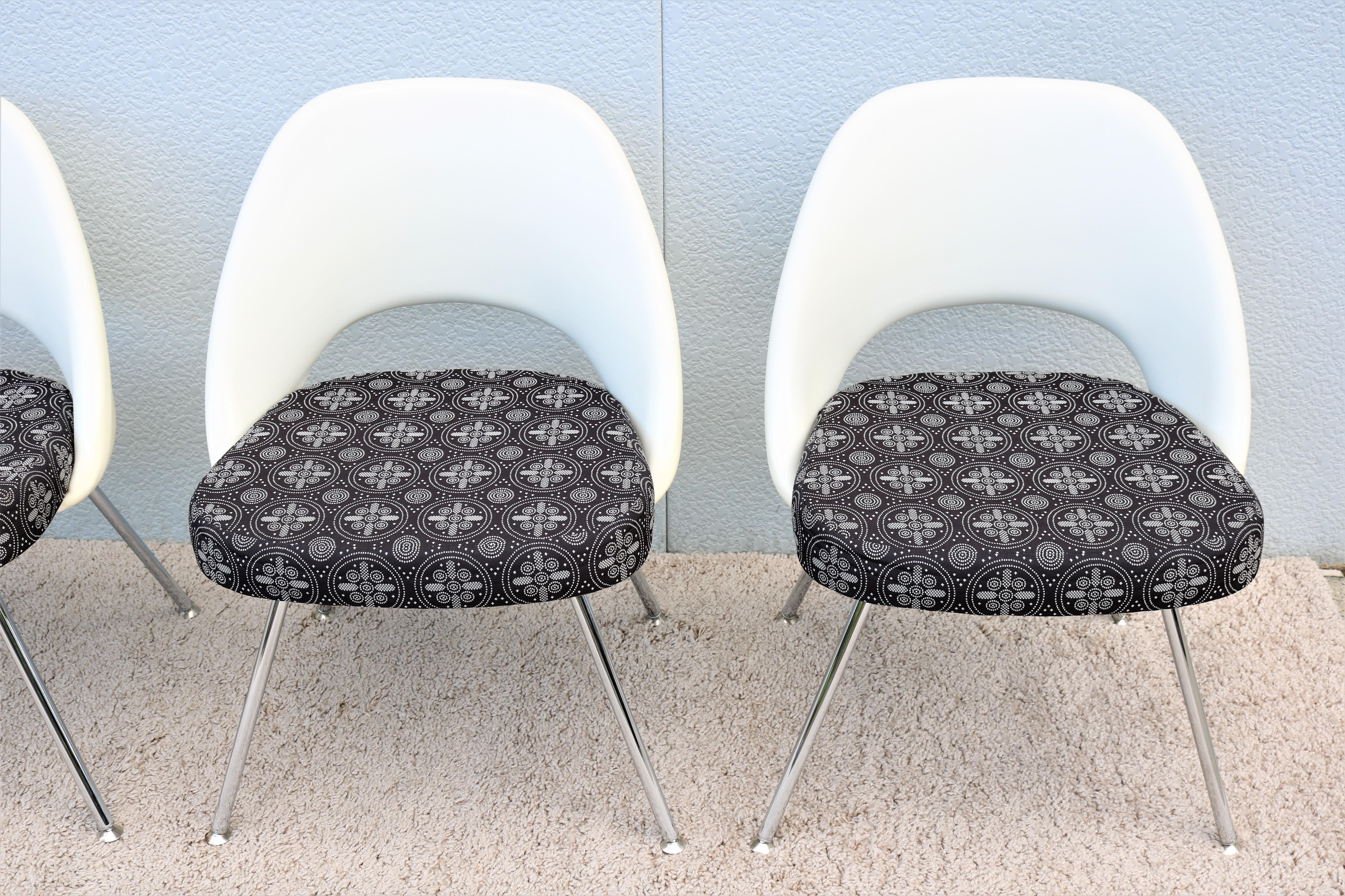 Mid-Century Modern Eero Saarinen for Knoll Executive Armless Chairs, Set of 4 For Sale 1