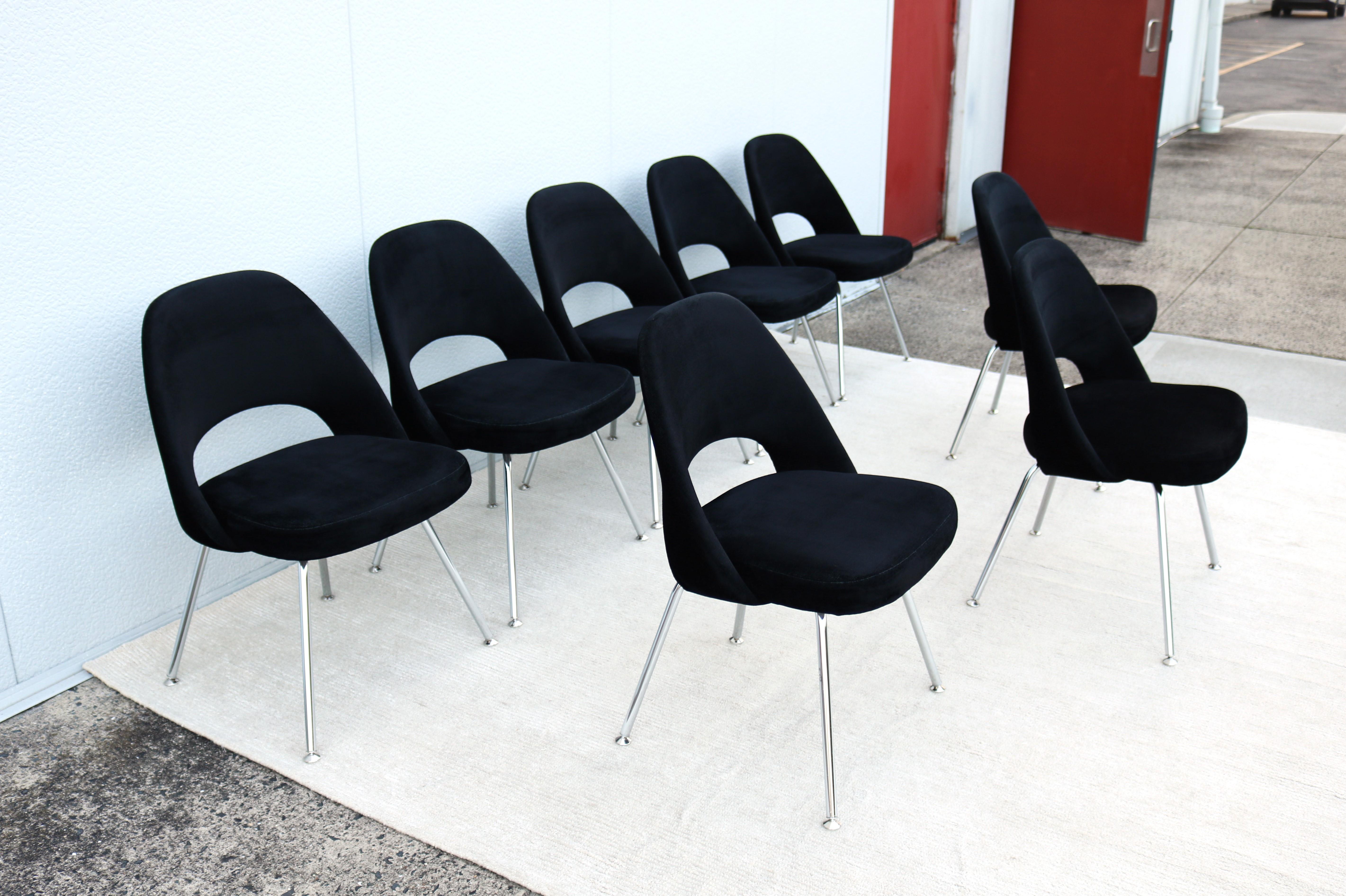Mid-Century Modern Eero Saarinen for Knoll Executive Armless Chairs - Set of 8 For Sale 4