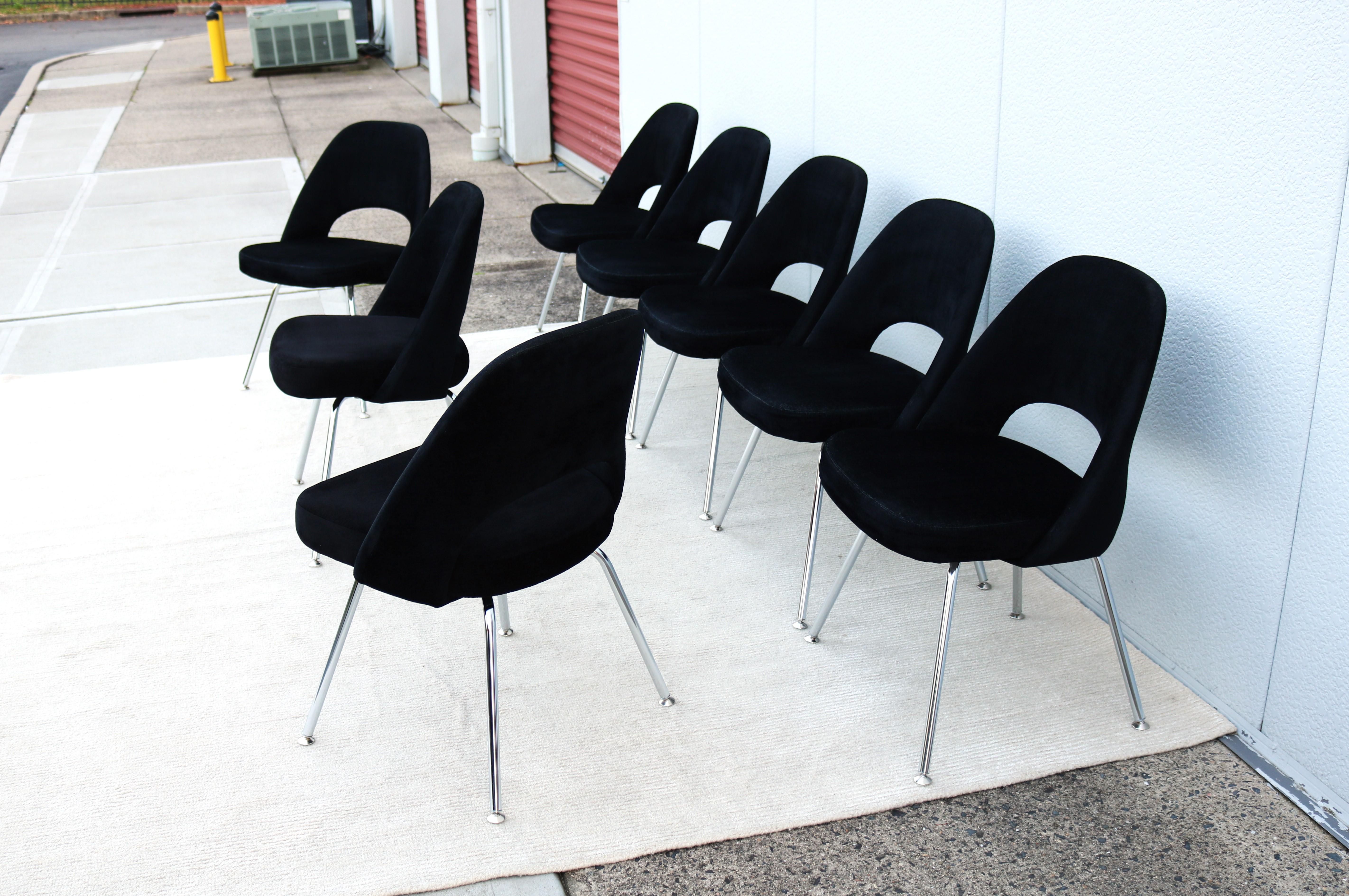 Mid-Century Modern Eero Saarinen for Knoll Executive Armless Chairs - Set of 8 In Good Condition For Sale In Secaucus, NJ