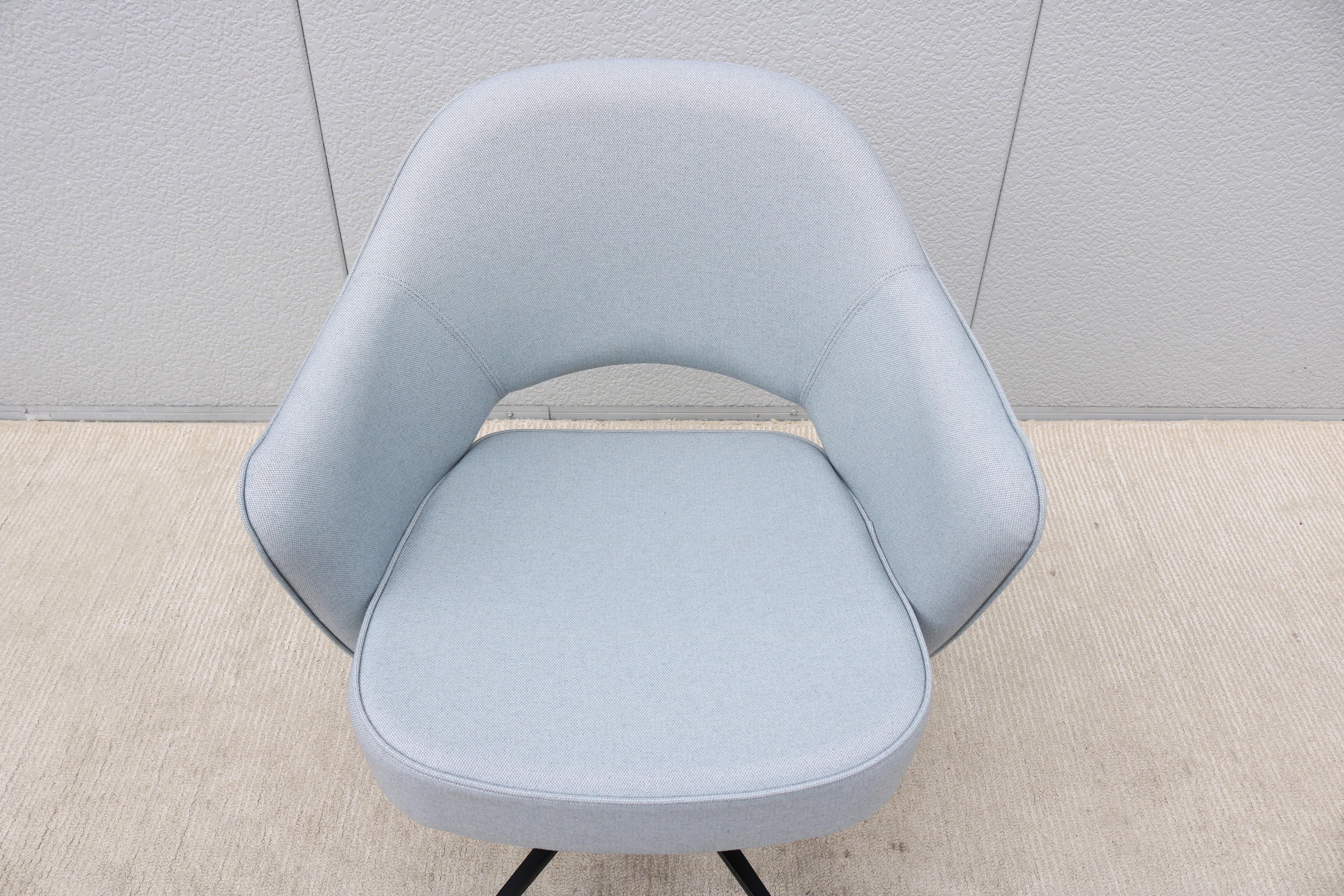 Mid-Century Modern Eero Saarinen for Knoll New Executive Swivel Desk Arm Chair For Sale 8