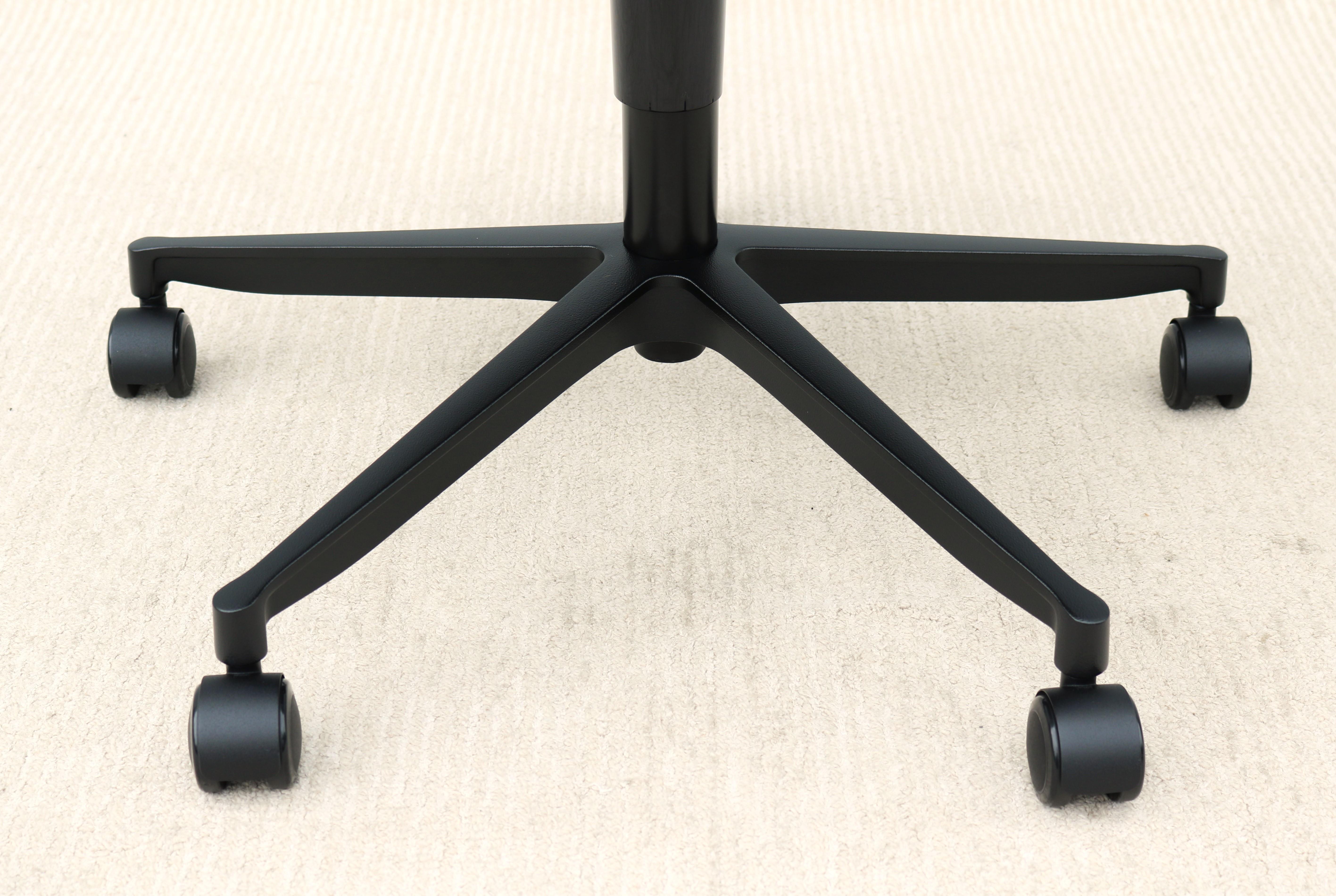 Mid-Century Modern Eero Saarinen for Knoll New Executive Swivel Desk Arm Chair For Sale 9