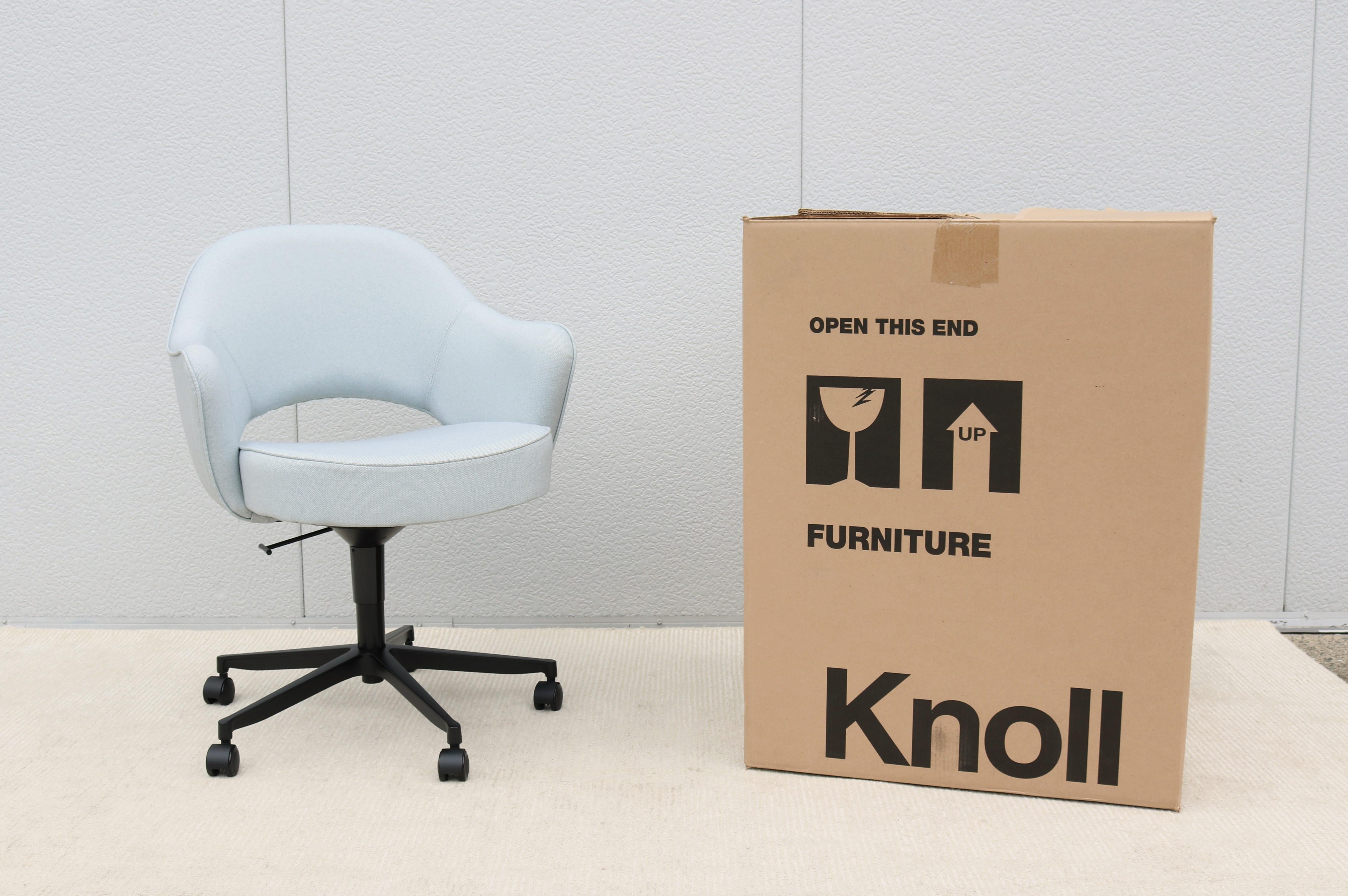 Mid-Century Modern Eero Saarinen for Knoll New Executive Swivel Desk Arm Chair For Sale 13