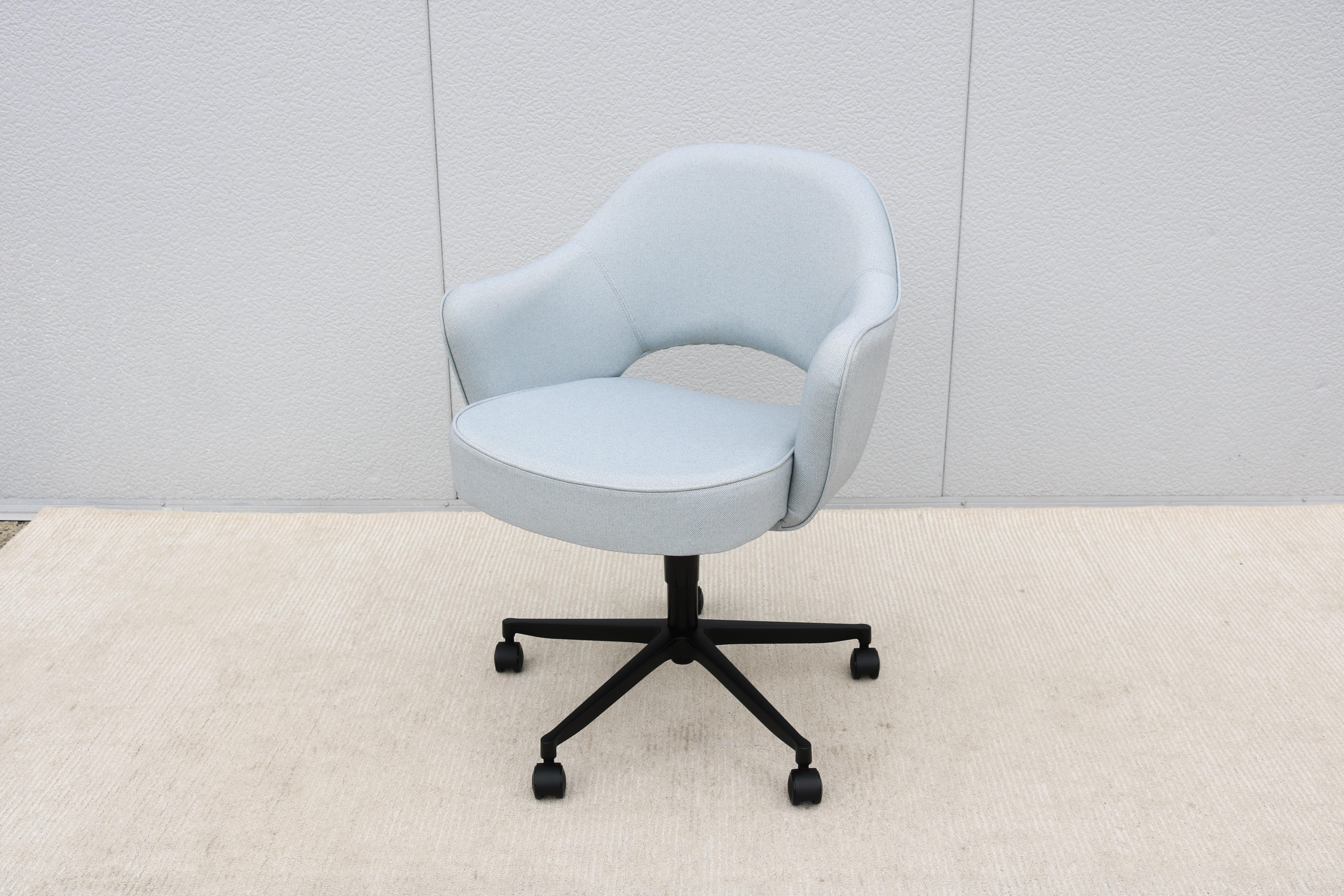 Moulé Eero Saarinen pour Knoll, fauteuil de bureau pivotant moderne du milieu du siècle dernier en vente