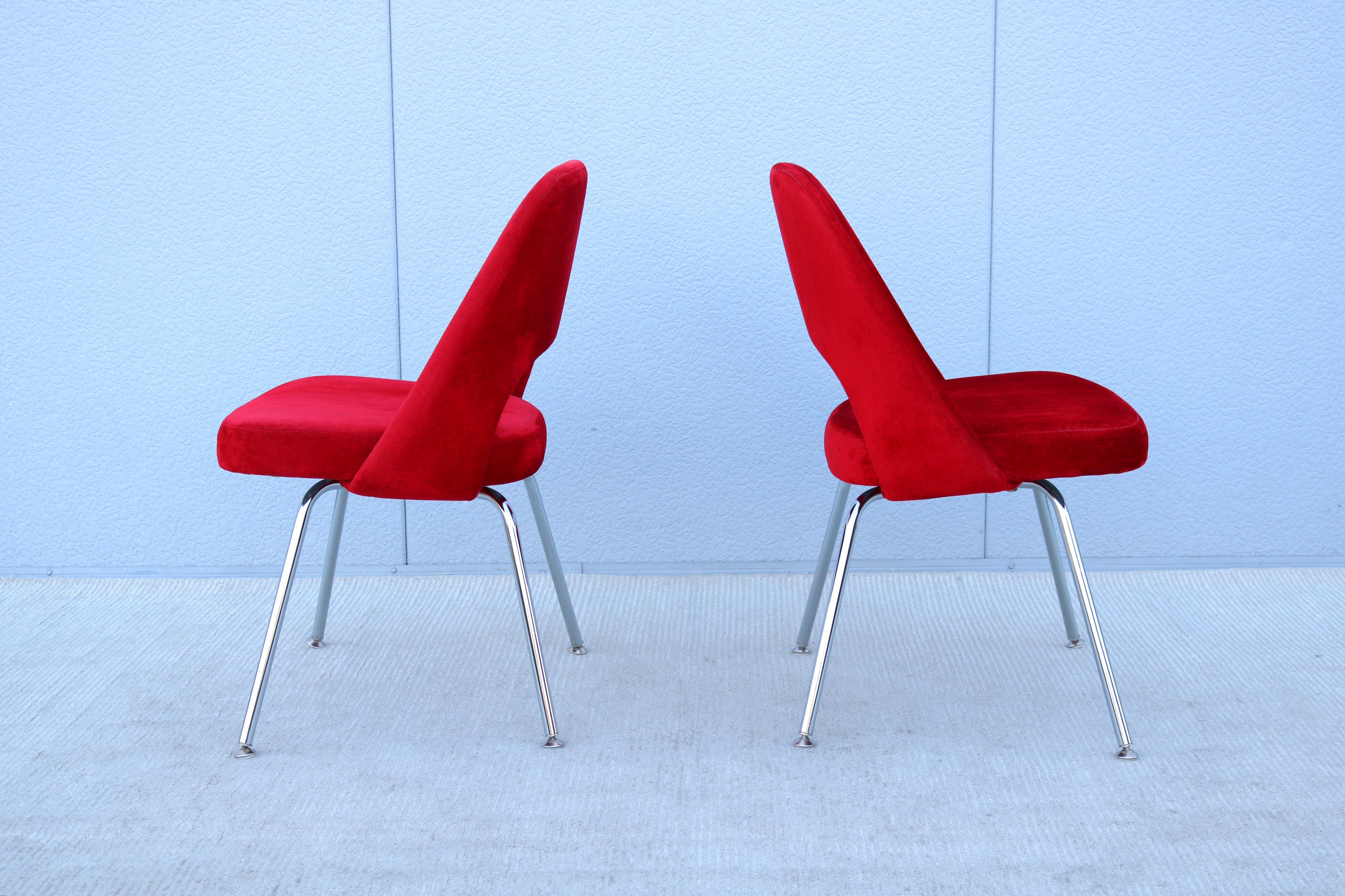 Mid-Century Modern Eero Saarinen for Knoll Red Executive Armless Chairs - a Pair For Sale 3