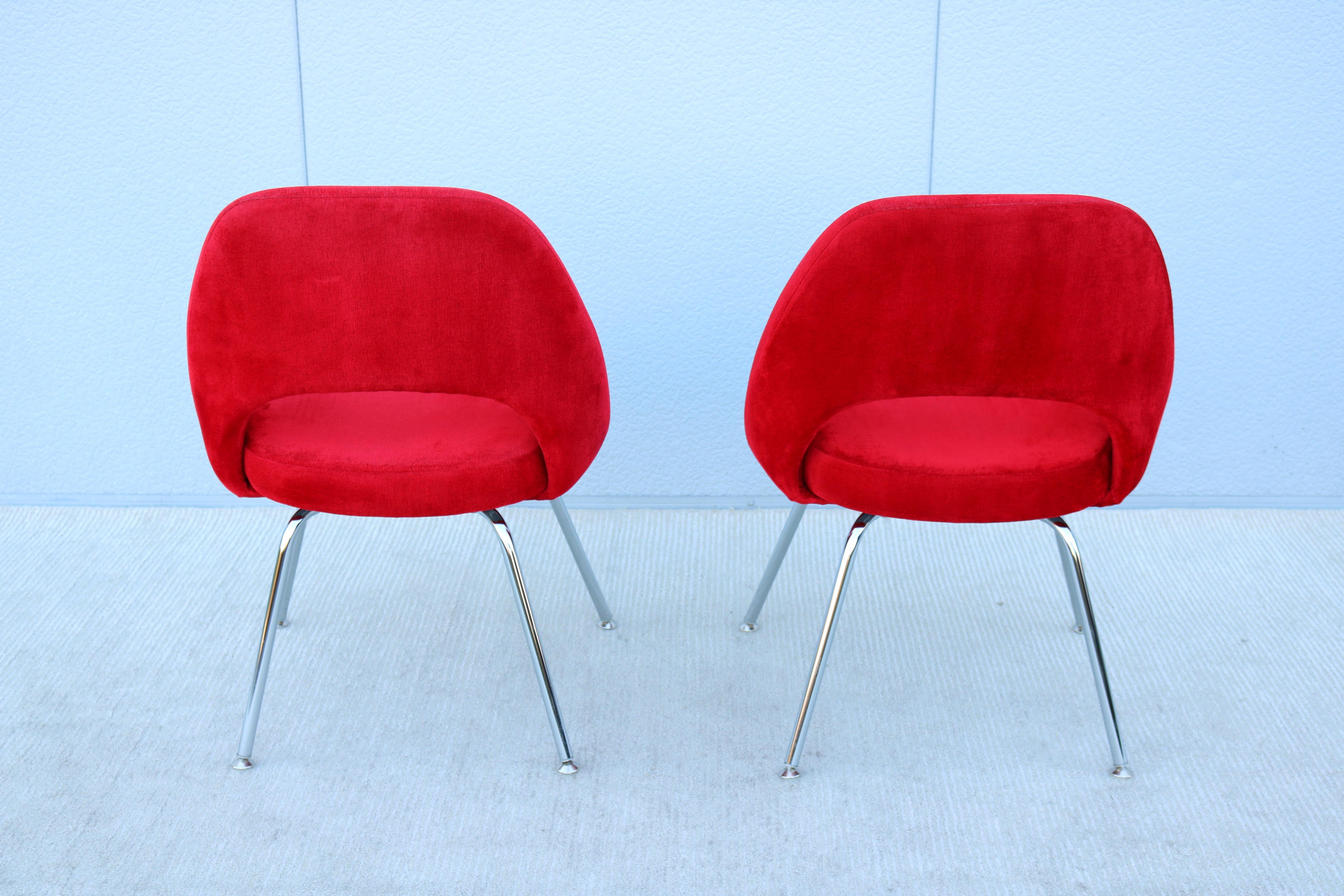 Mid-Century Modern Eero Saarinen for Knoll Red Executive Armless Chairs - a Pair For Sale 4