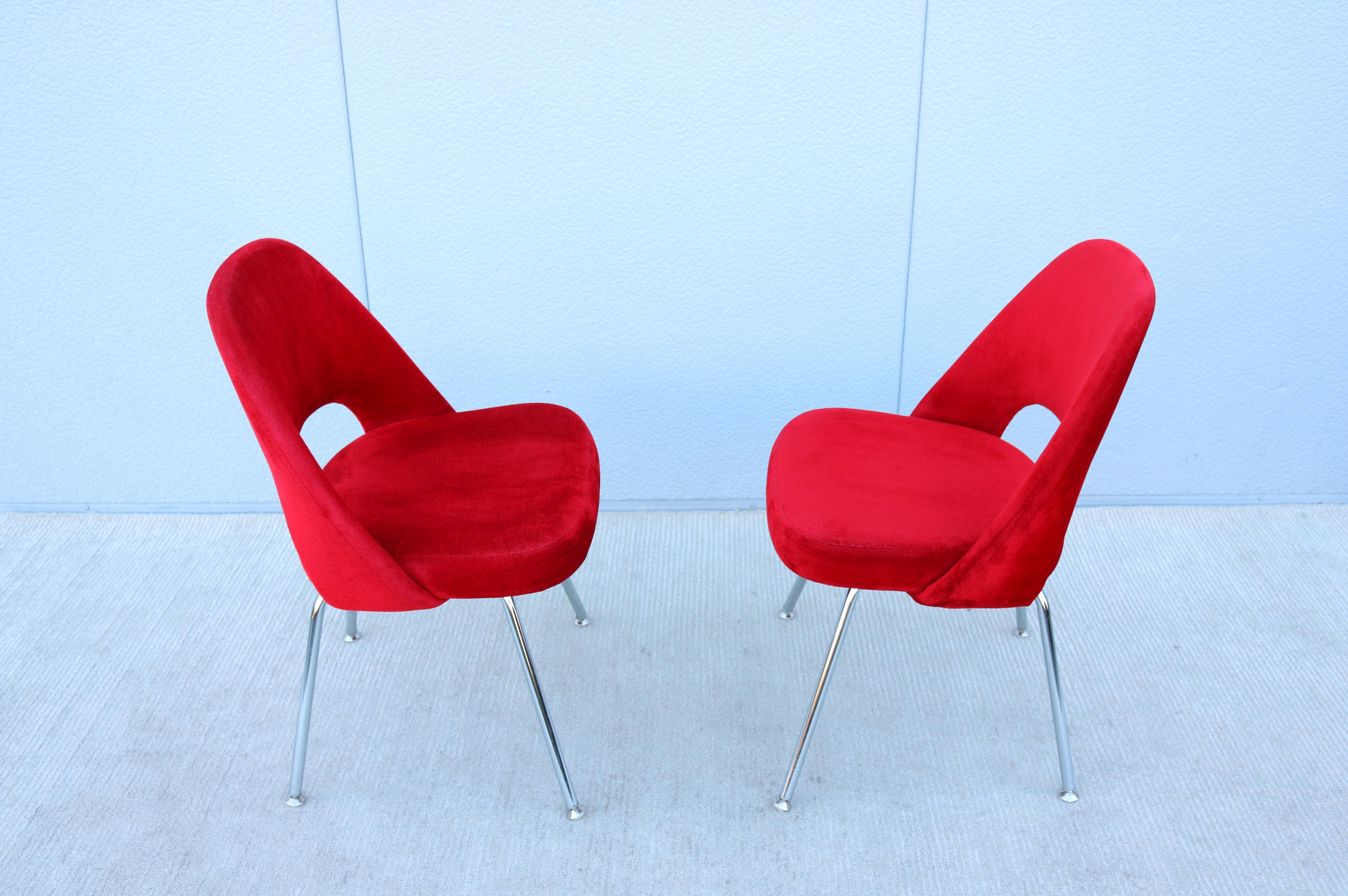 Mid-Century Modern Eero Saarinen for Knoll Red Executive Armless Chairs - a Pair For Sale 5