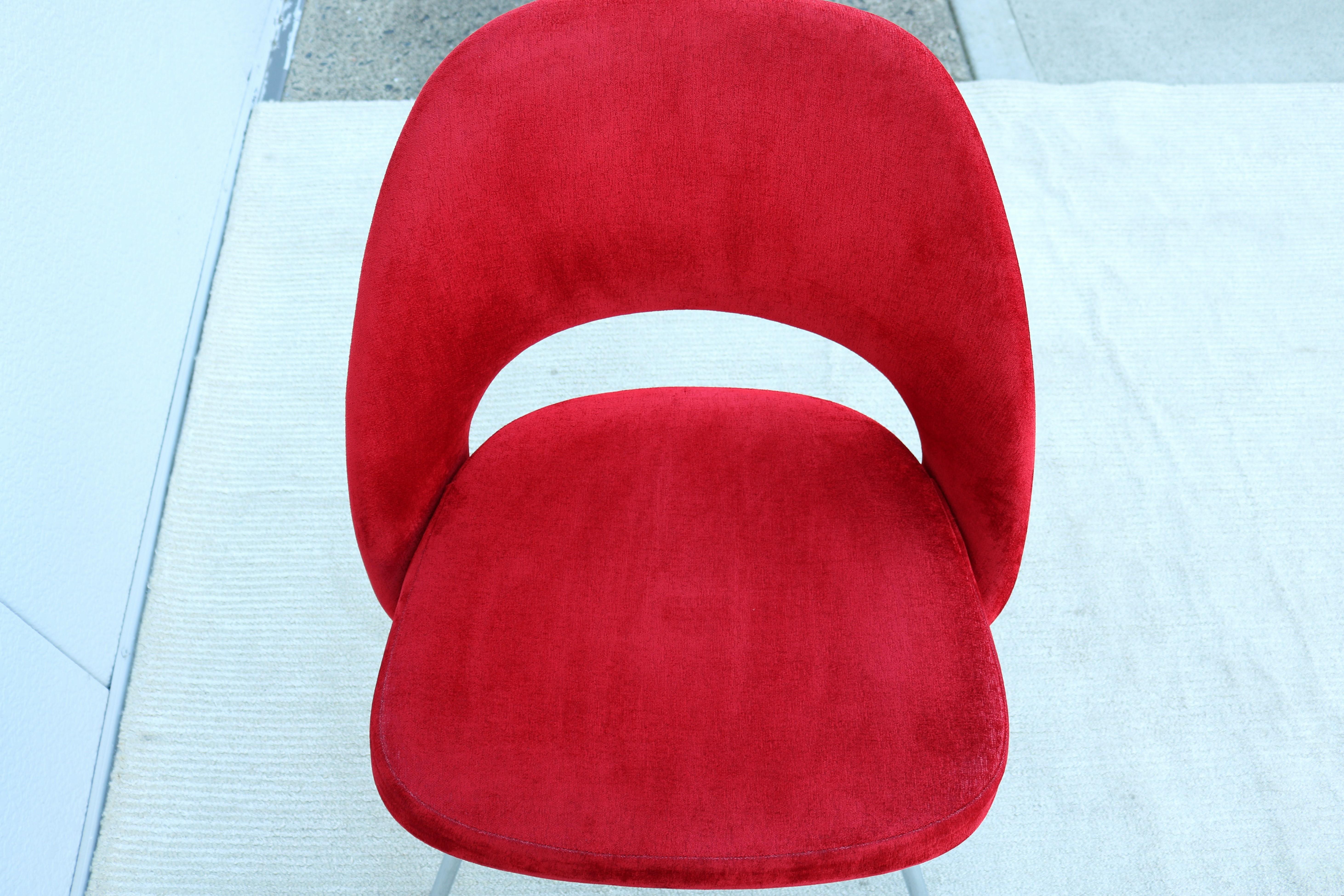 Mid-Century Modern Eero Saarinen for Knoll Red Executive Armless Chairs - a Pair For Sale 7