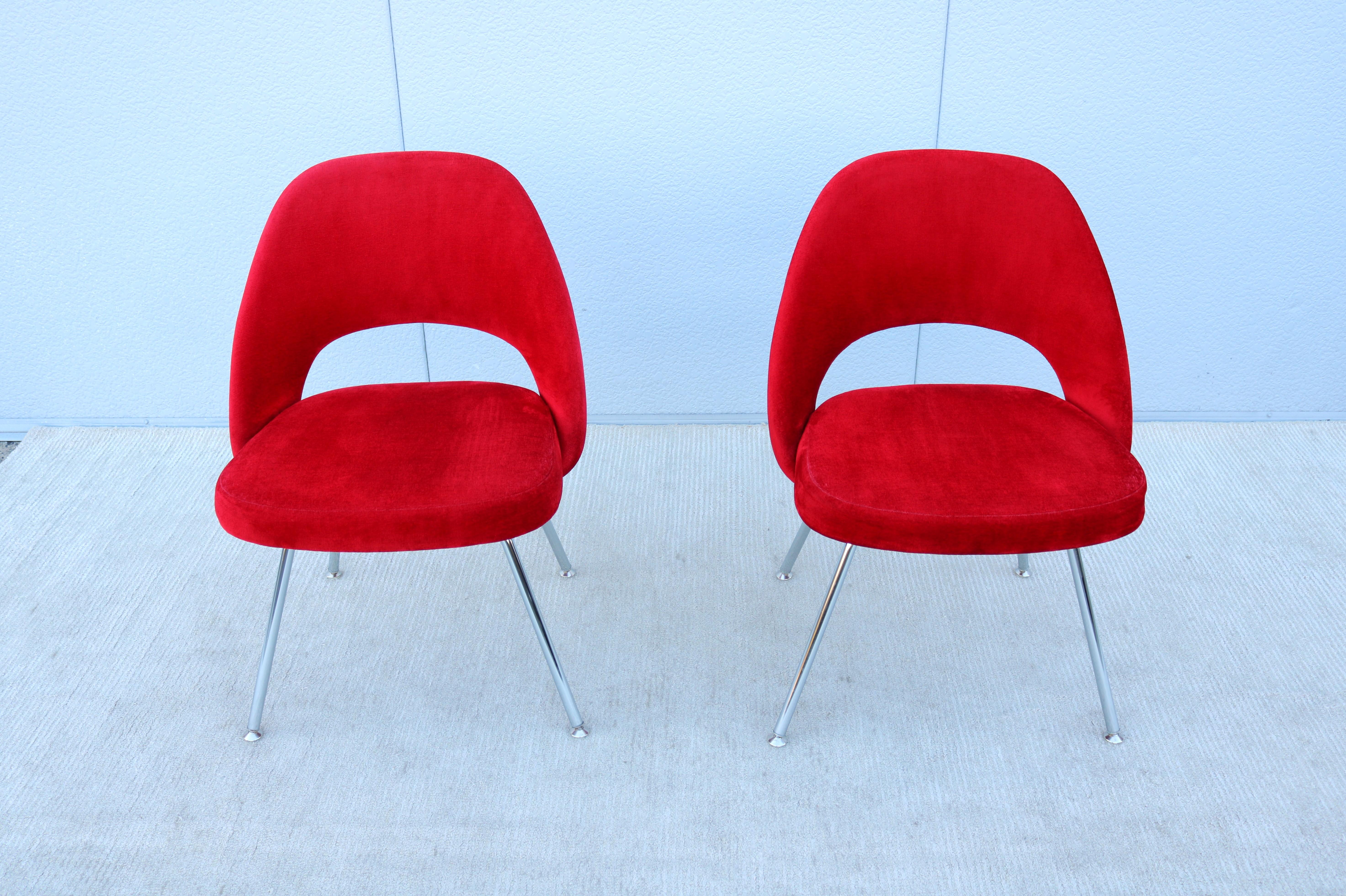 American Mid-Century Modern Eero Saarinen for Knoll Red Executive Armless Chairs - a Pair For Sale