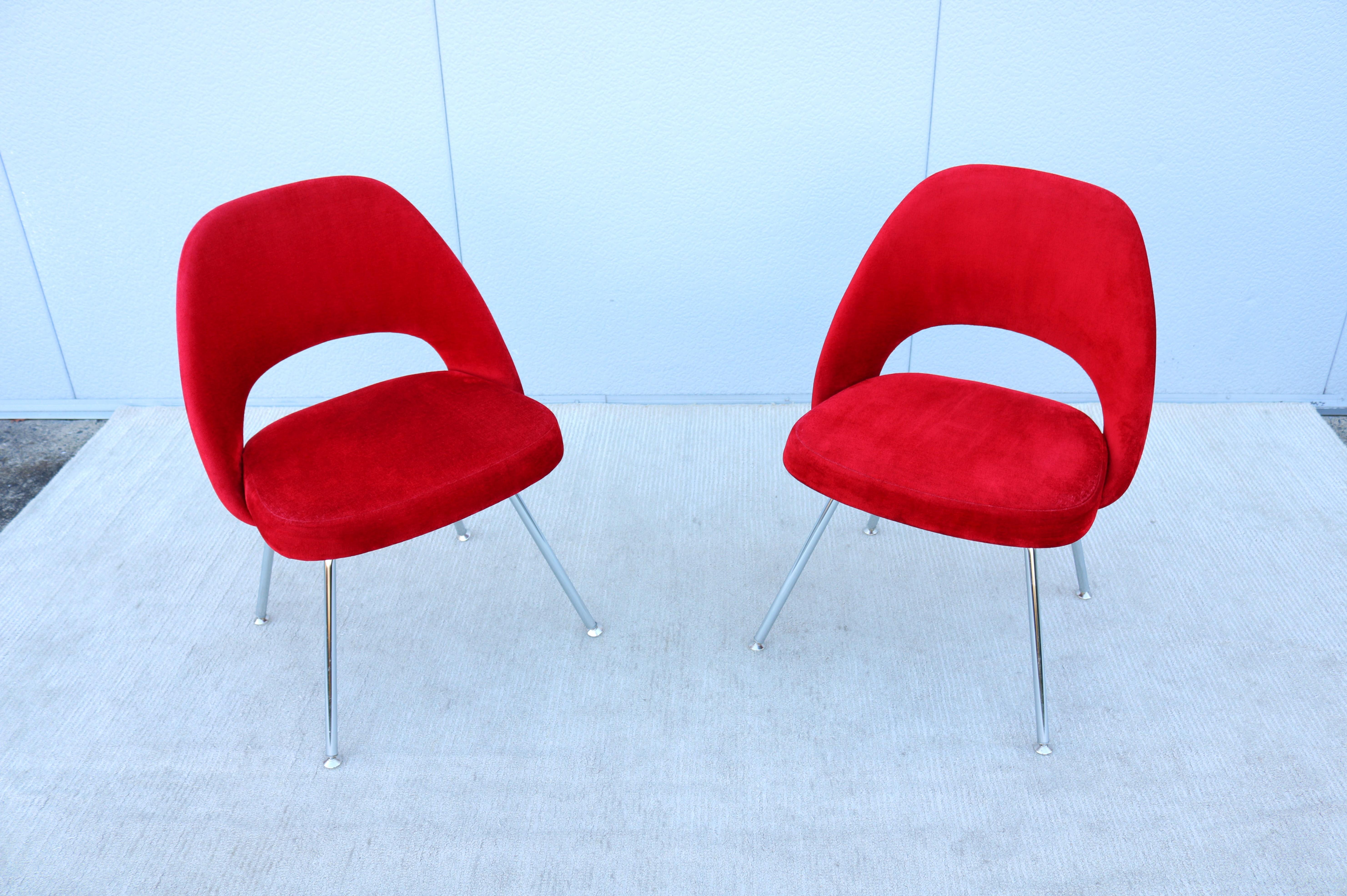 Molded Mid-Century Modern Eero Saarinen for Knoll Red Executive Armless Chairs - a Pair For Sale